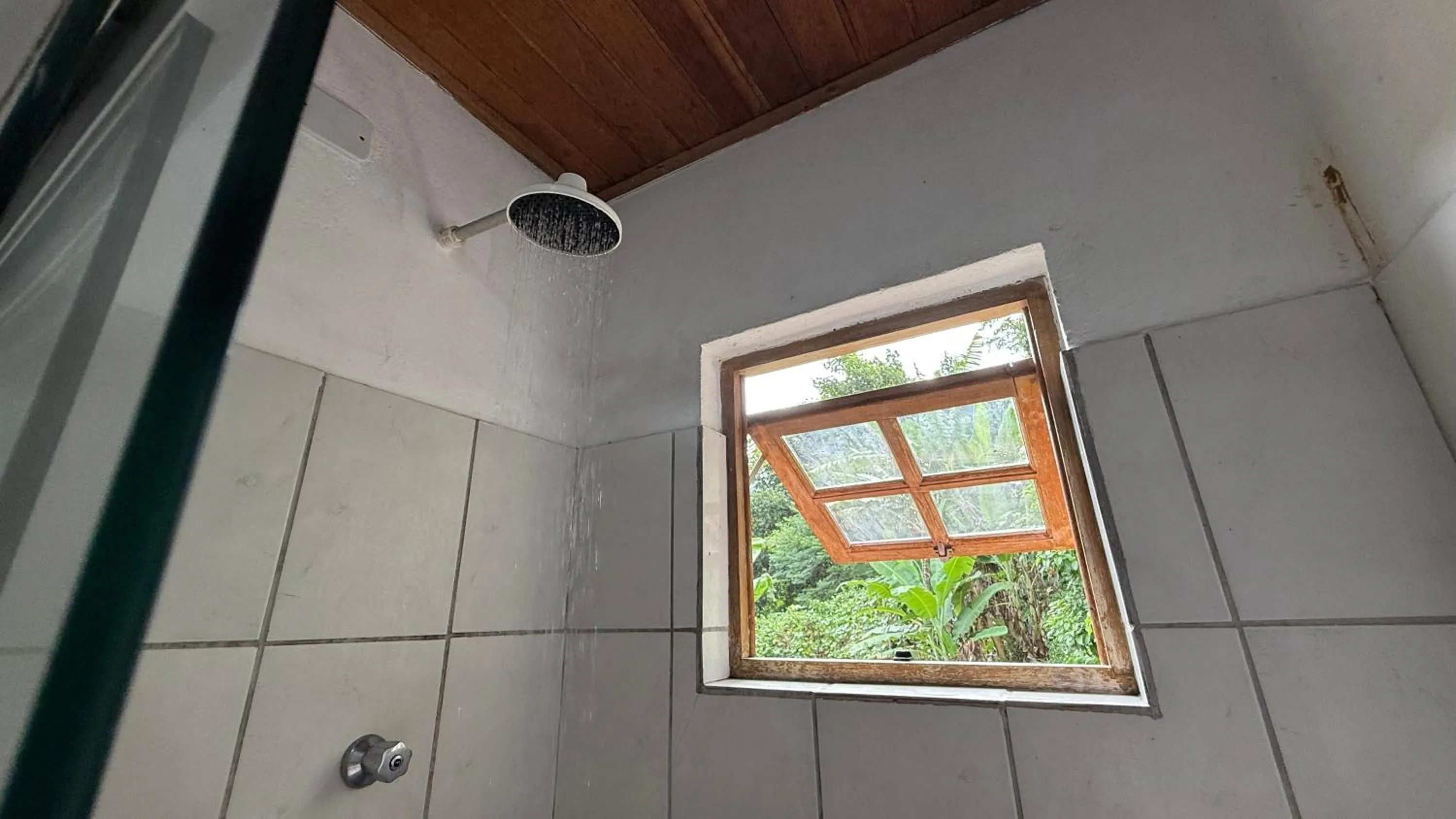 Bathroom in Sambaqui Hostel
