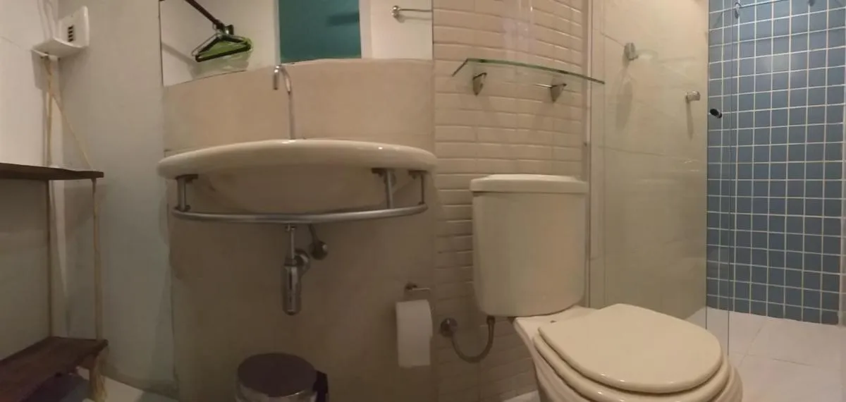 Toilet in Airport Pousada