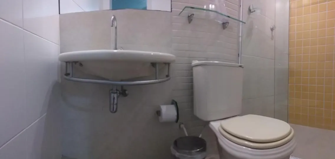 Bathroom in Airport Pousada