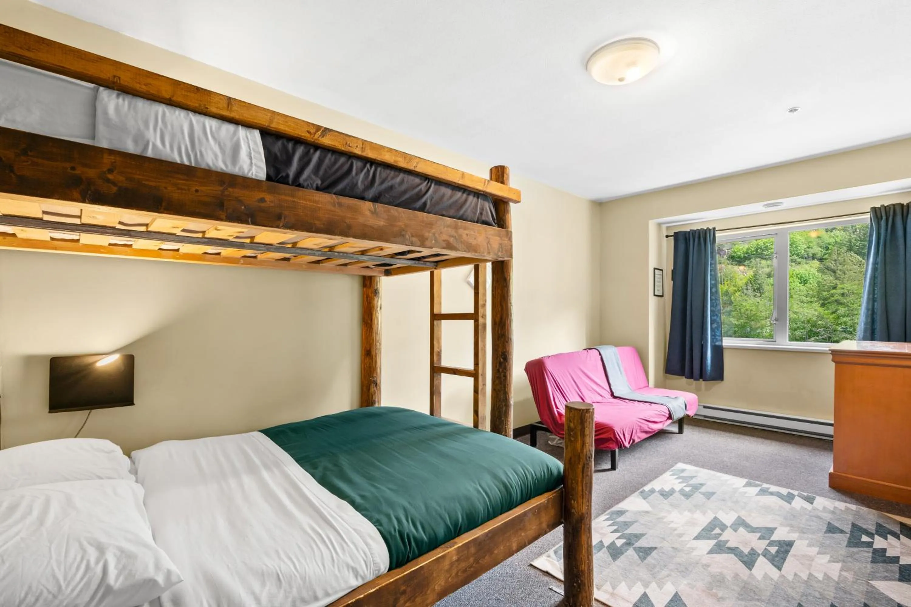 Photo of the whole room, Bed in Squamish Adventure Inn