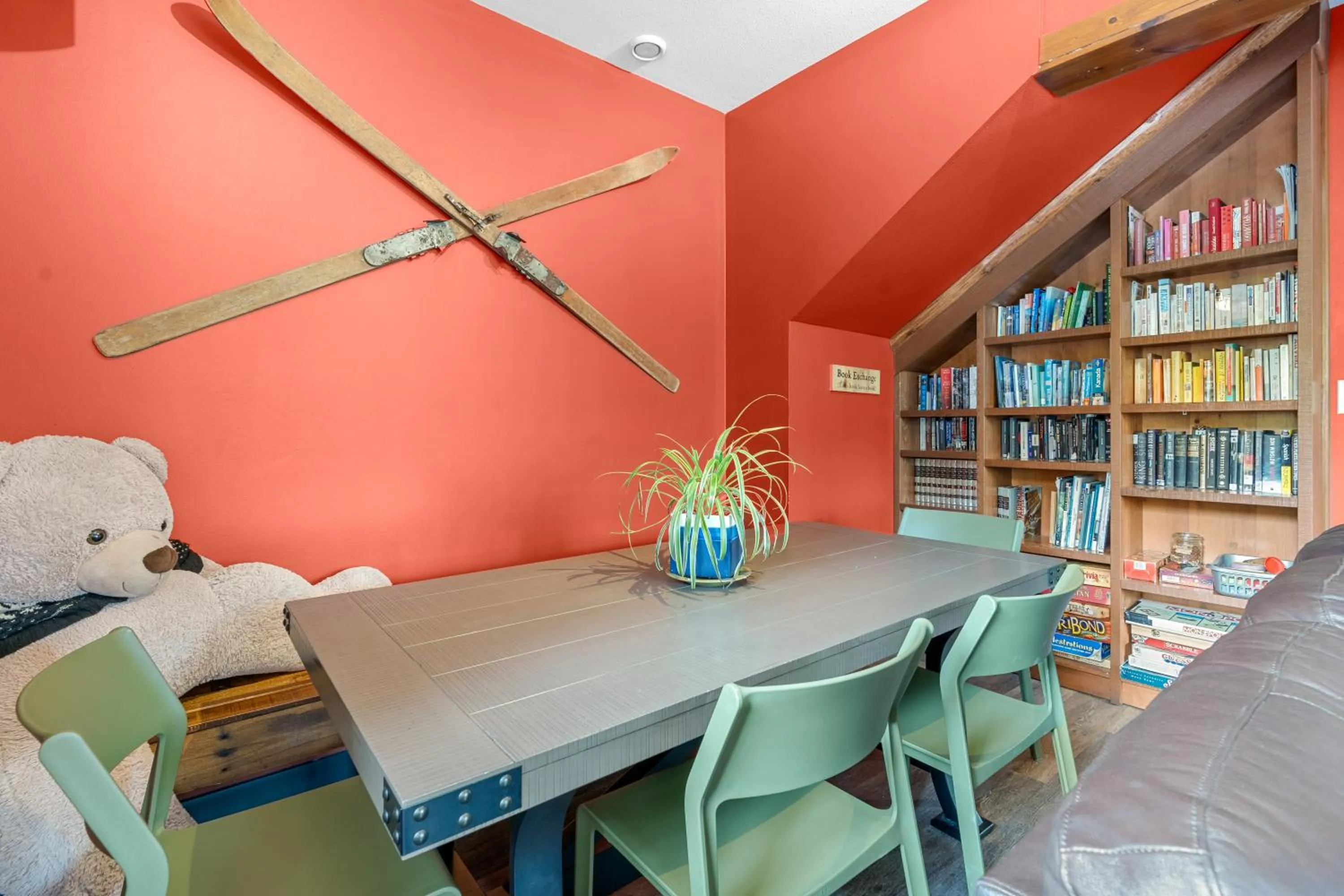 Dining area in Squamish Adventure Inn