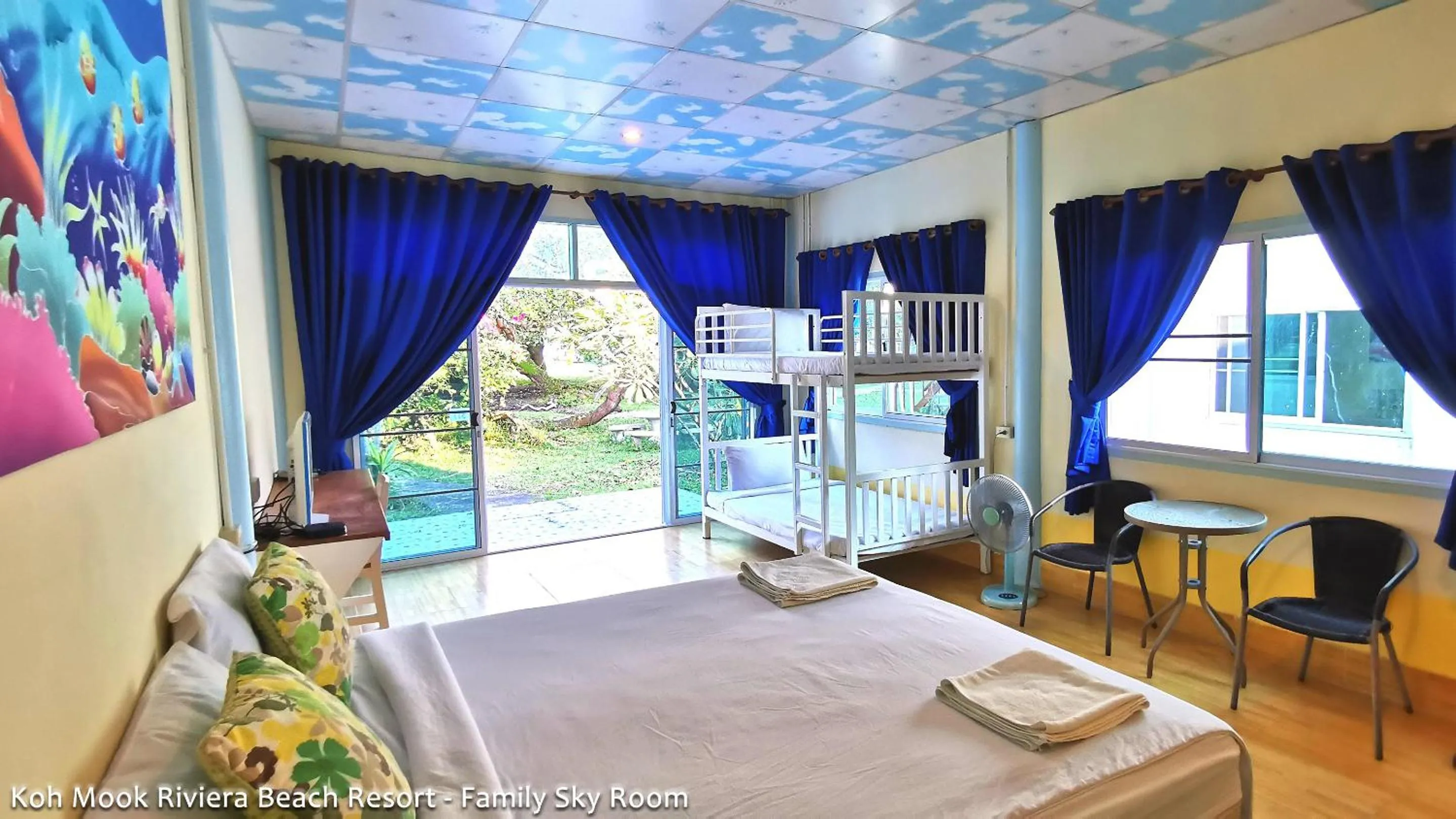 Photo of the whole room, Bed in Koh Mook Riviera Beach Resort