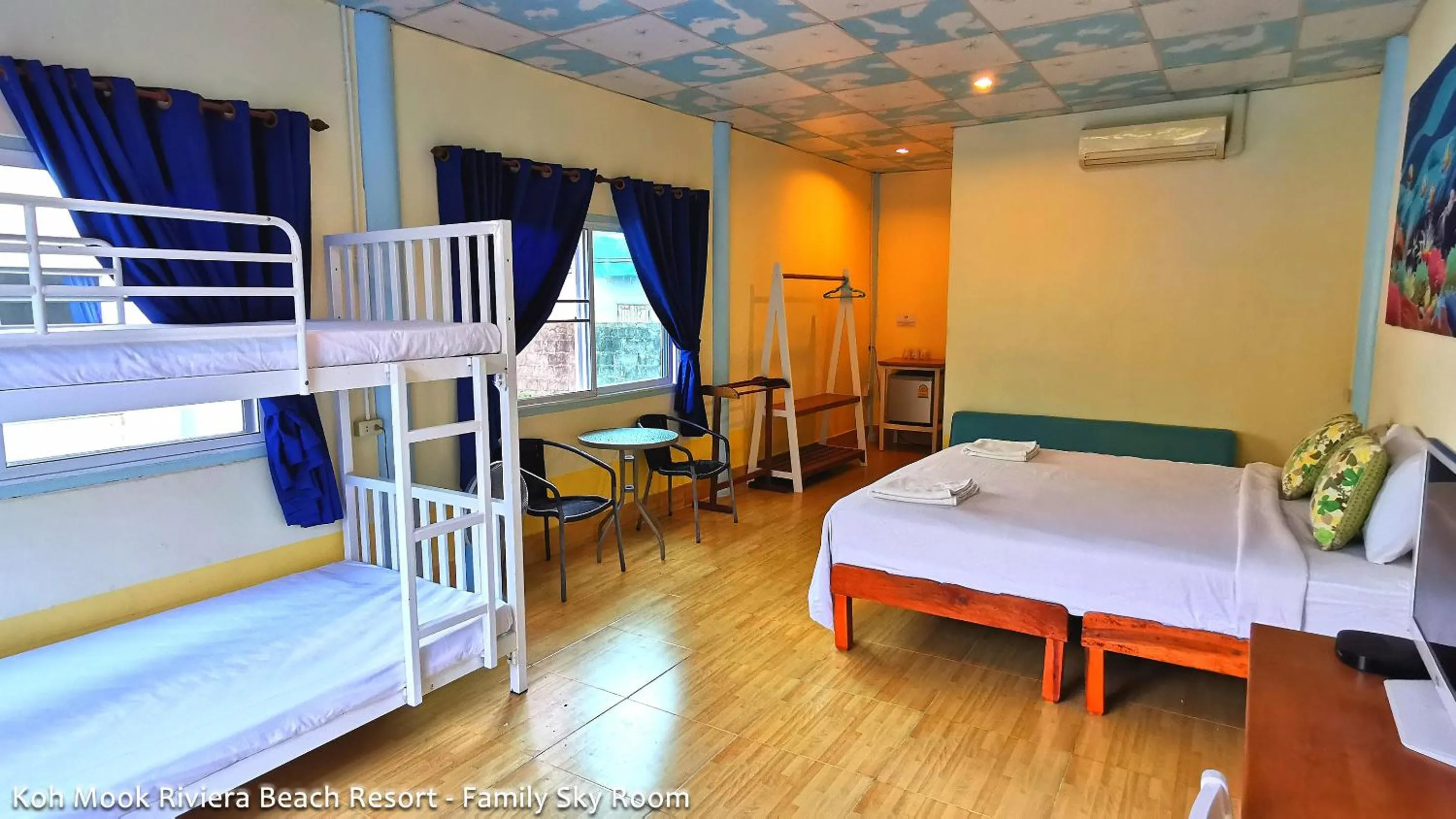 Photo of the whole room, Bed in Koh Mook Riviera Beach Resort