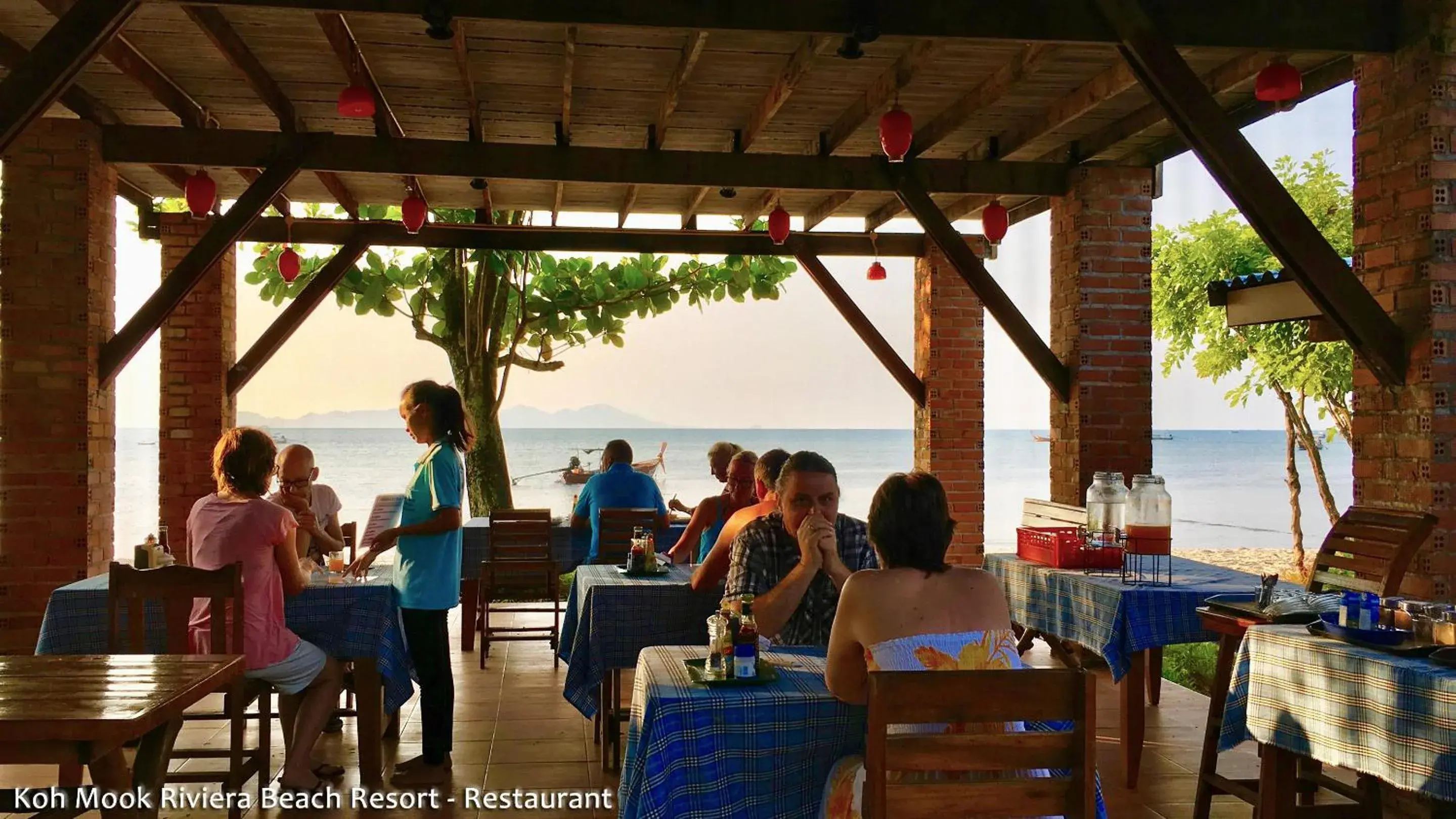 Restaurant/places to eat in Koh Mook Riviera Beach Resort Restaurant/places to eat in Koh Mook Riviera Beach Resort