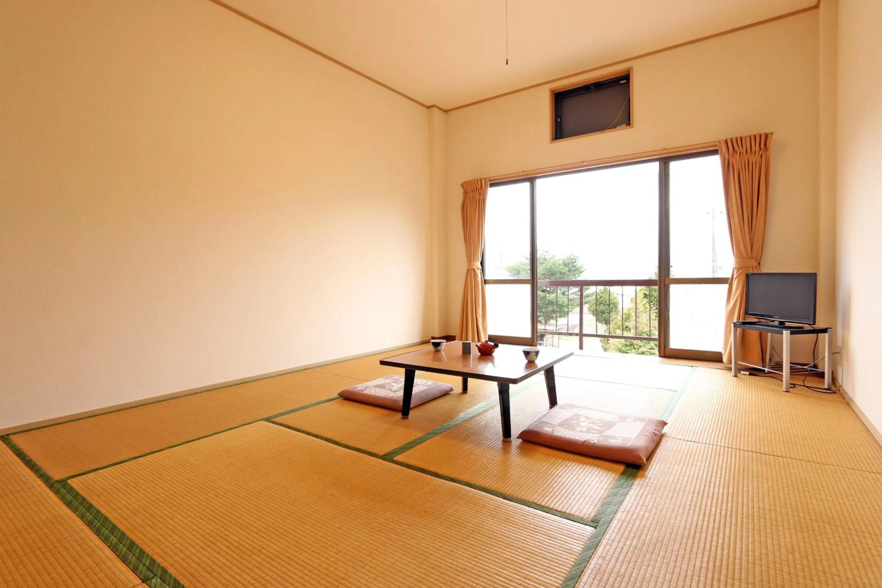 Photo of the whole room in Sugakuso