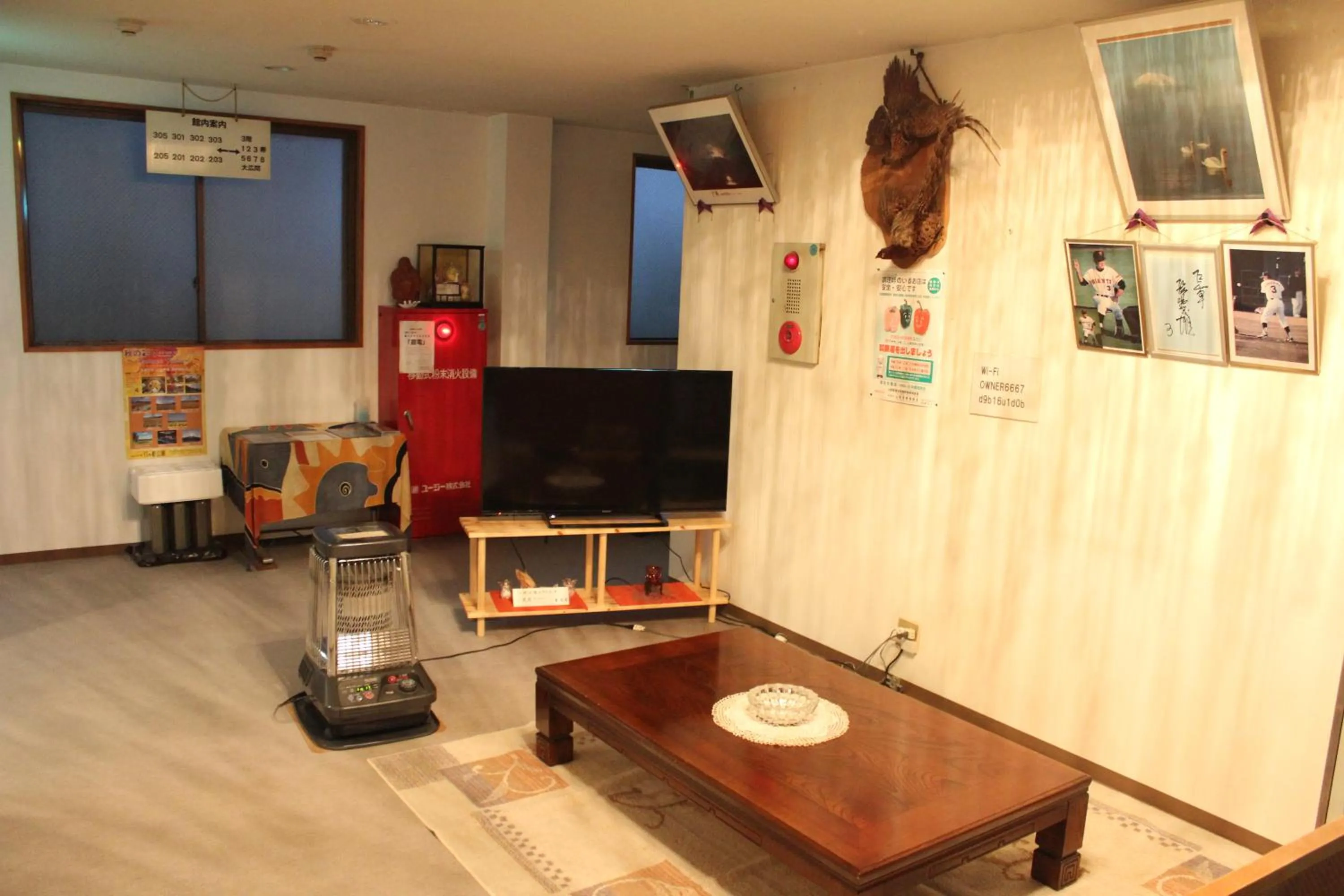 Communal lounge/ TV room in Sugakuso