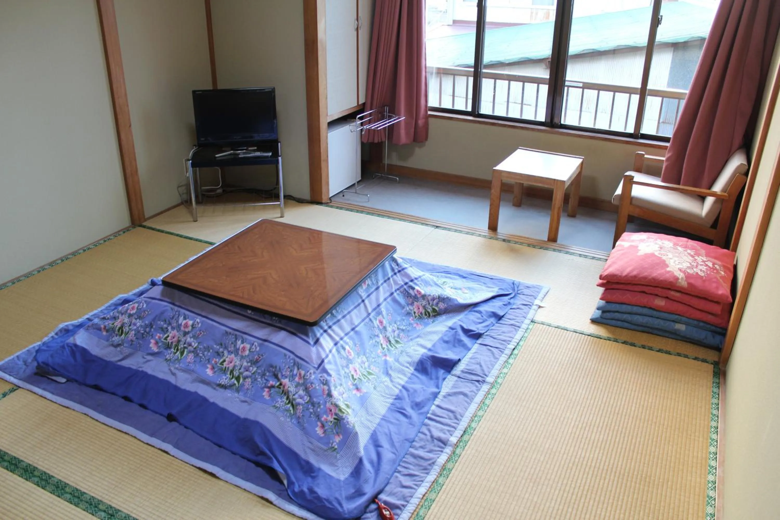 Photo of the whole room, Bed in Sugakuso
