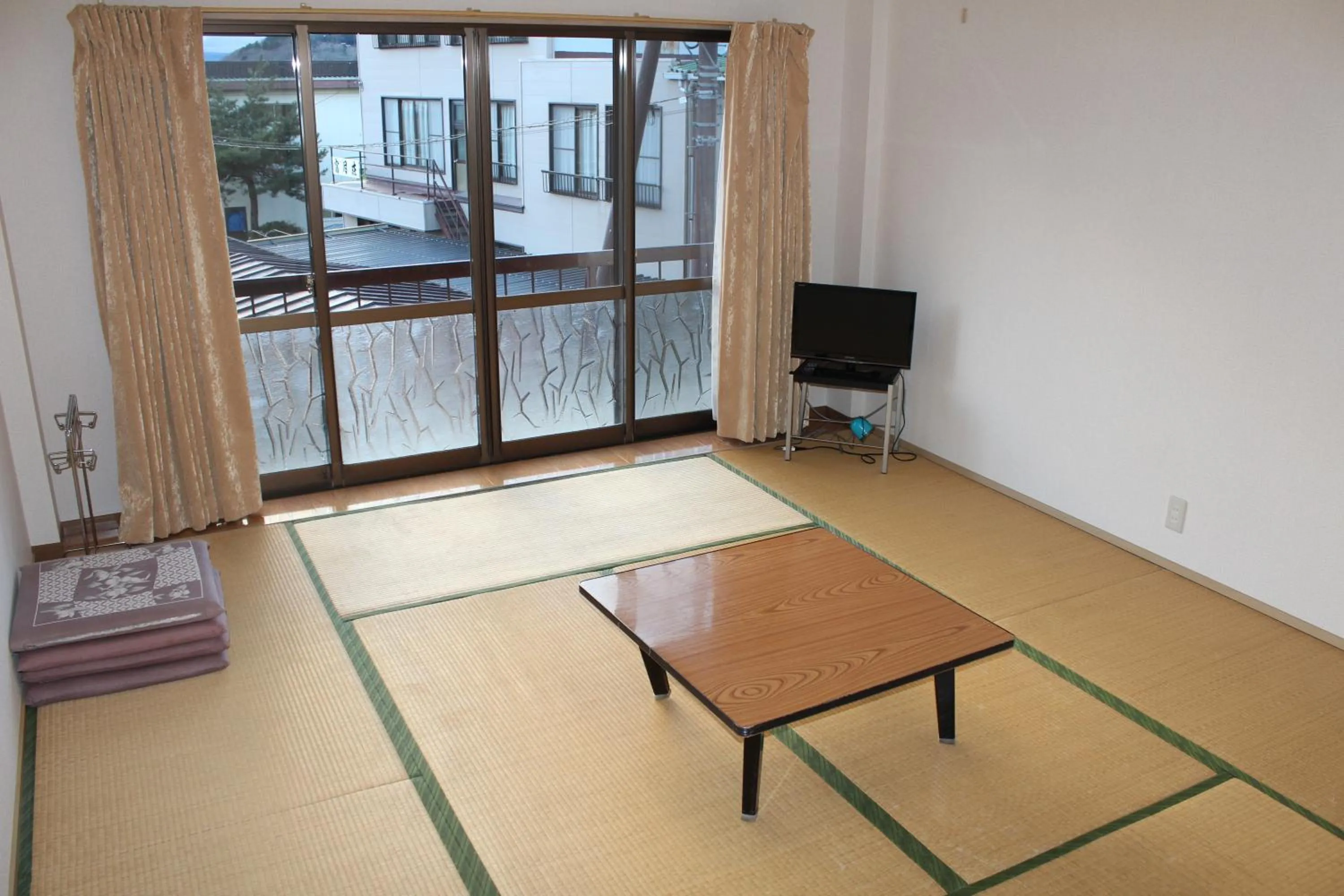 Photo of the whole room in Sugakuso