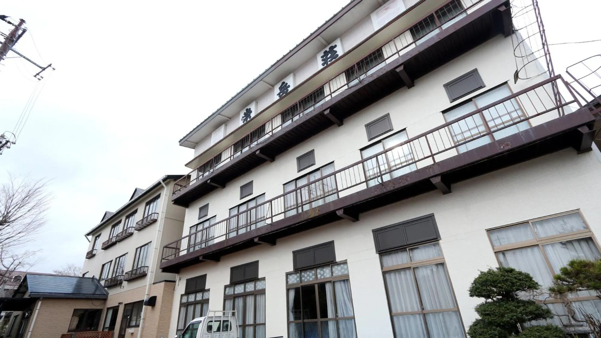 Property building in Sugakuso