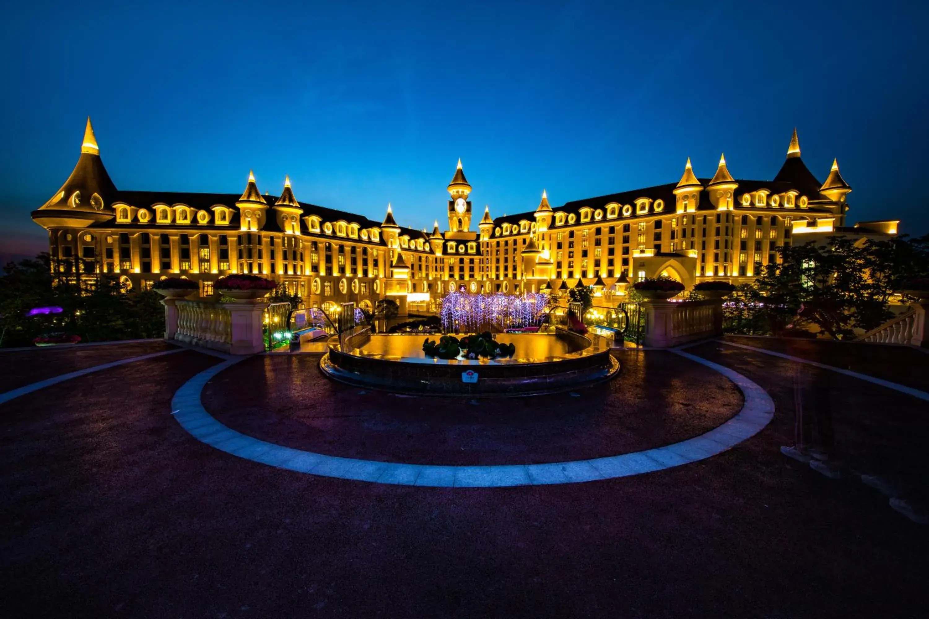 Property Building in Yinrun Jinjiang Castle Hotel Property Building in Yinrun Jinjiang Castle Hotel