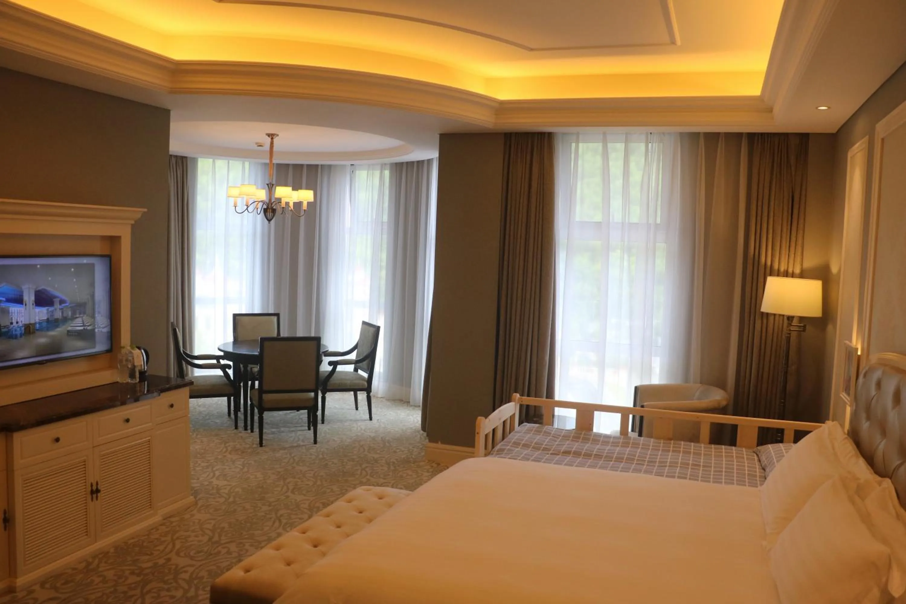 TV/Entertainment Center in Yinrun Jinjiang Castle Hotel