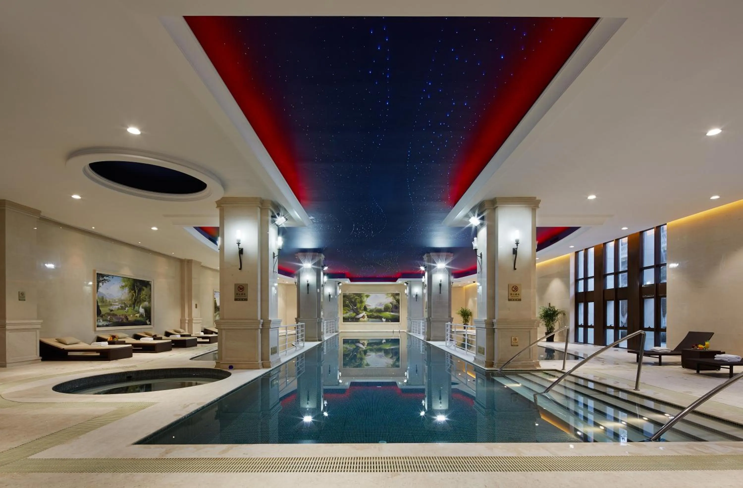 Swimming Pool in Yinrun Jinjiang Castle Hotel