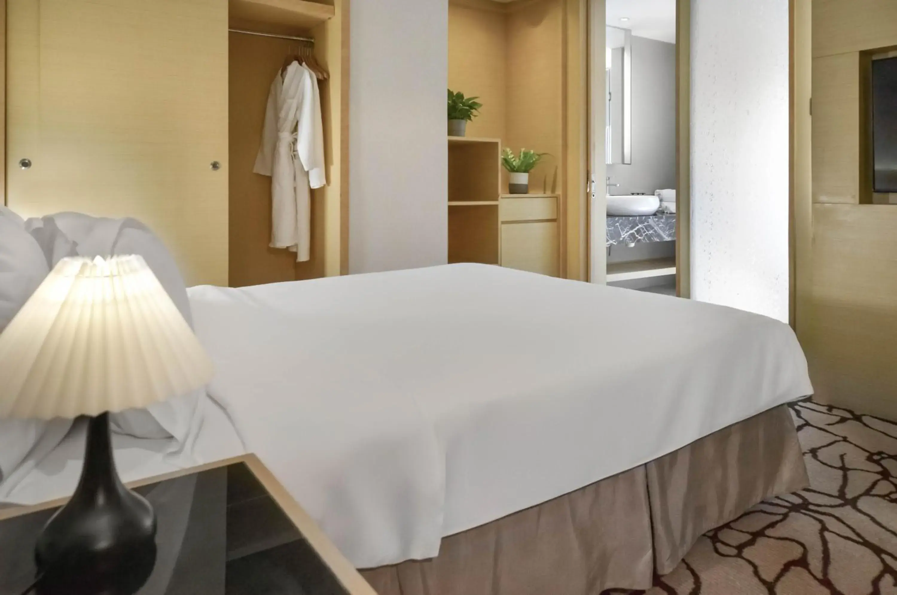 Deluxe Suite in Eco Tree Hotel Sheung Wan Deluxe Suite in Eco Tree Hotel Sheung Wan