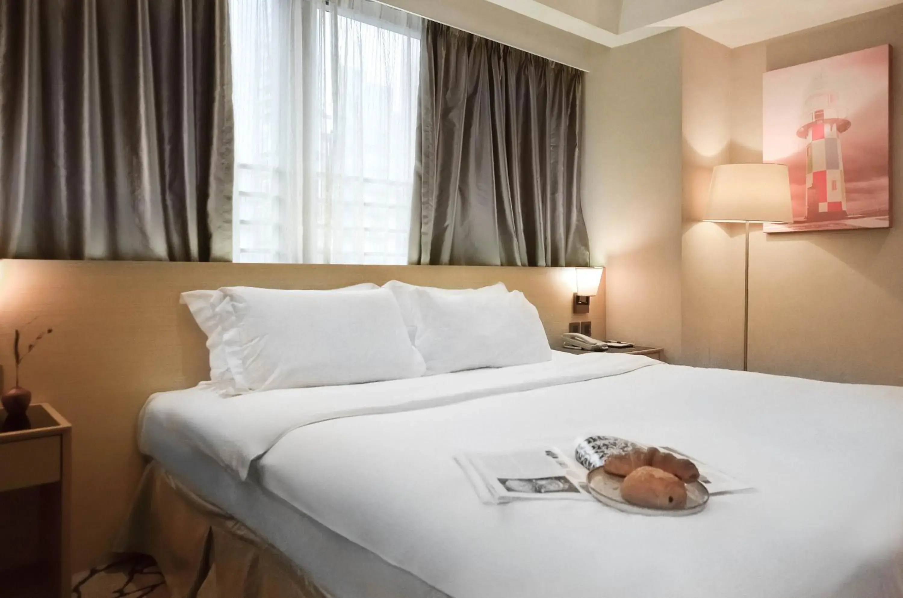 Deluxe Double or Twin Room with City View in Eco Tree Hotel Sheung Wan Deluxe Double or Twin Room with City View in Eco Tree Hotel Sheung Wan