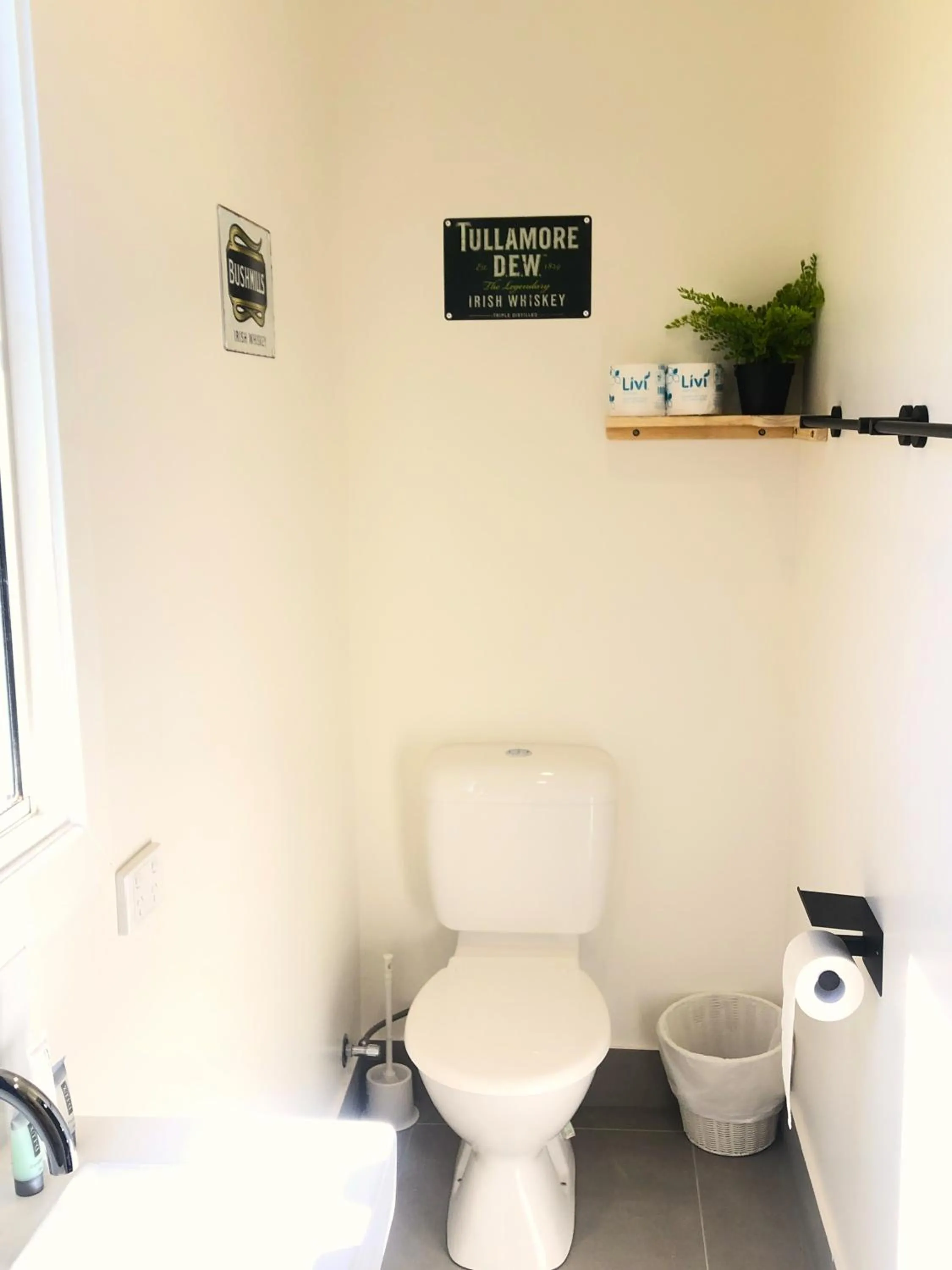 Toilet in Acacia Motel