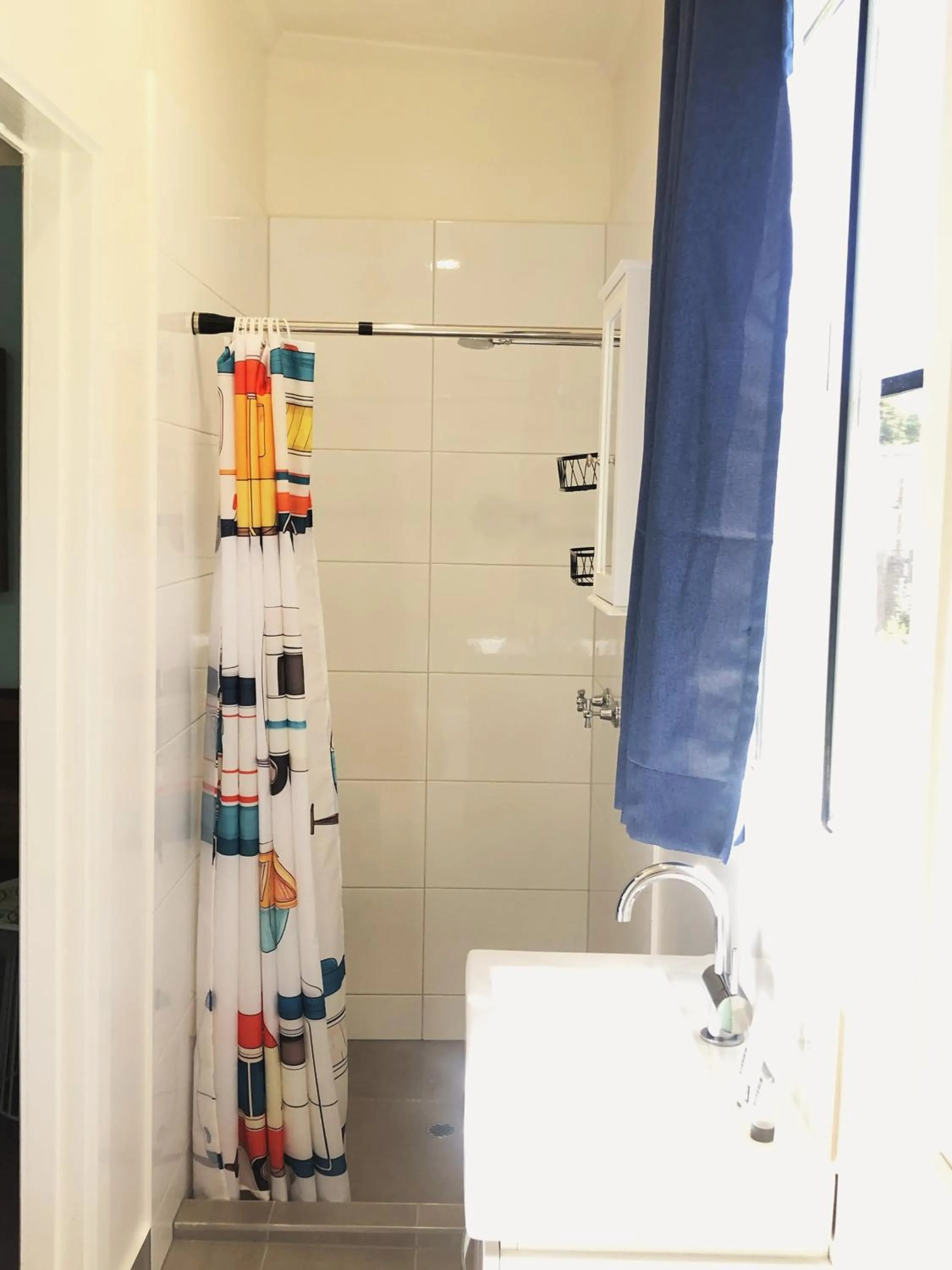 Shower in Acacia Motel