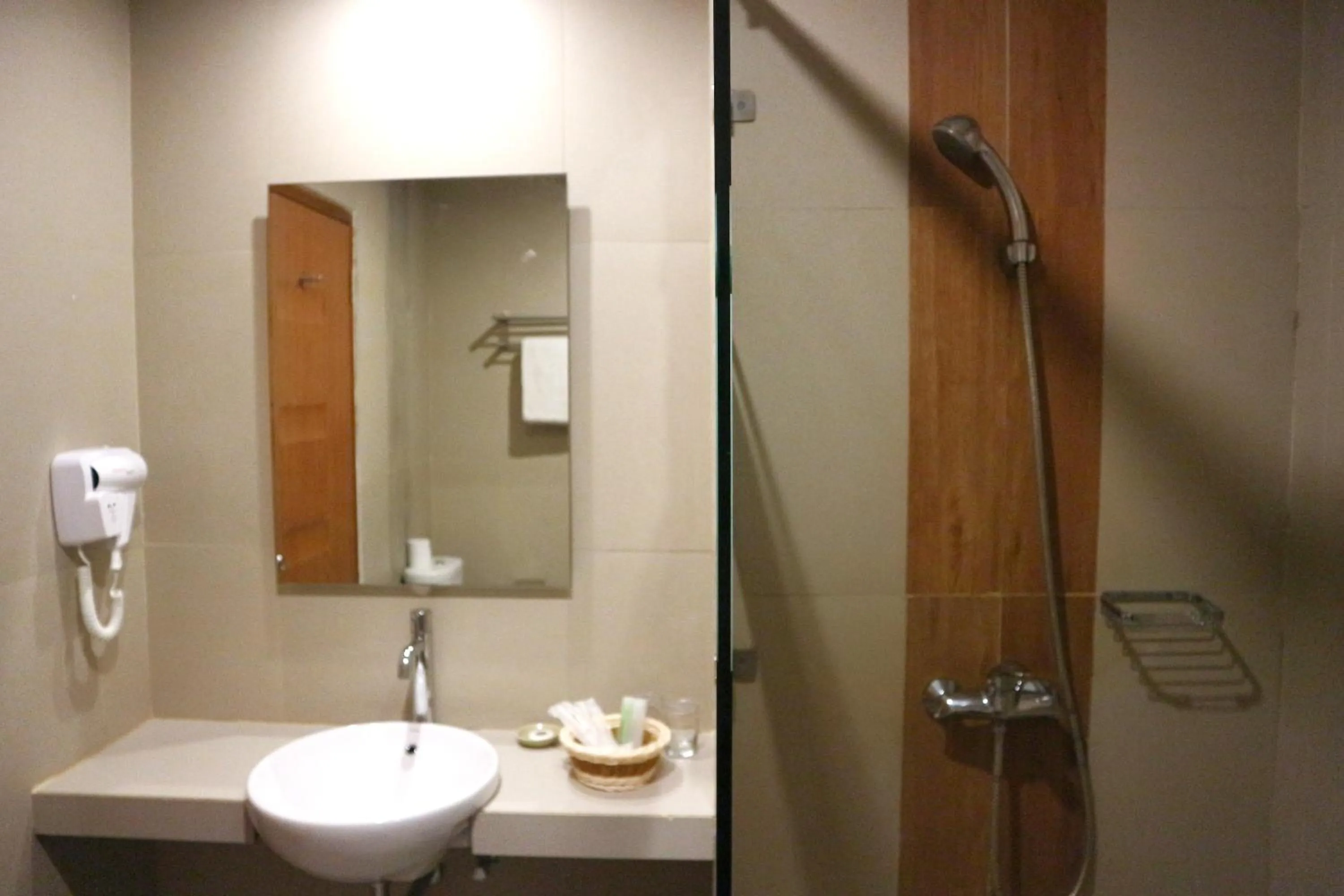 Bathroom in Golden Tulip Essential Belitung