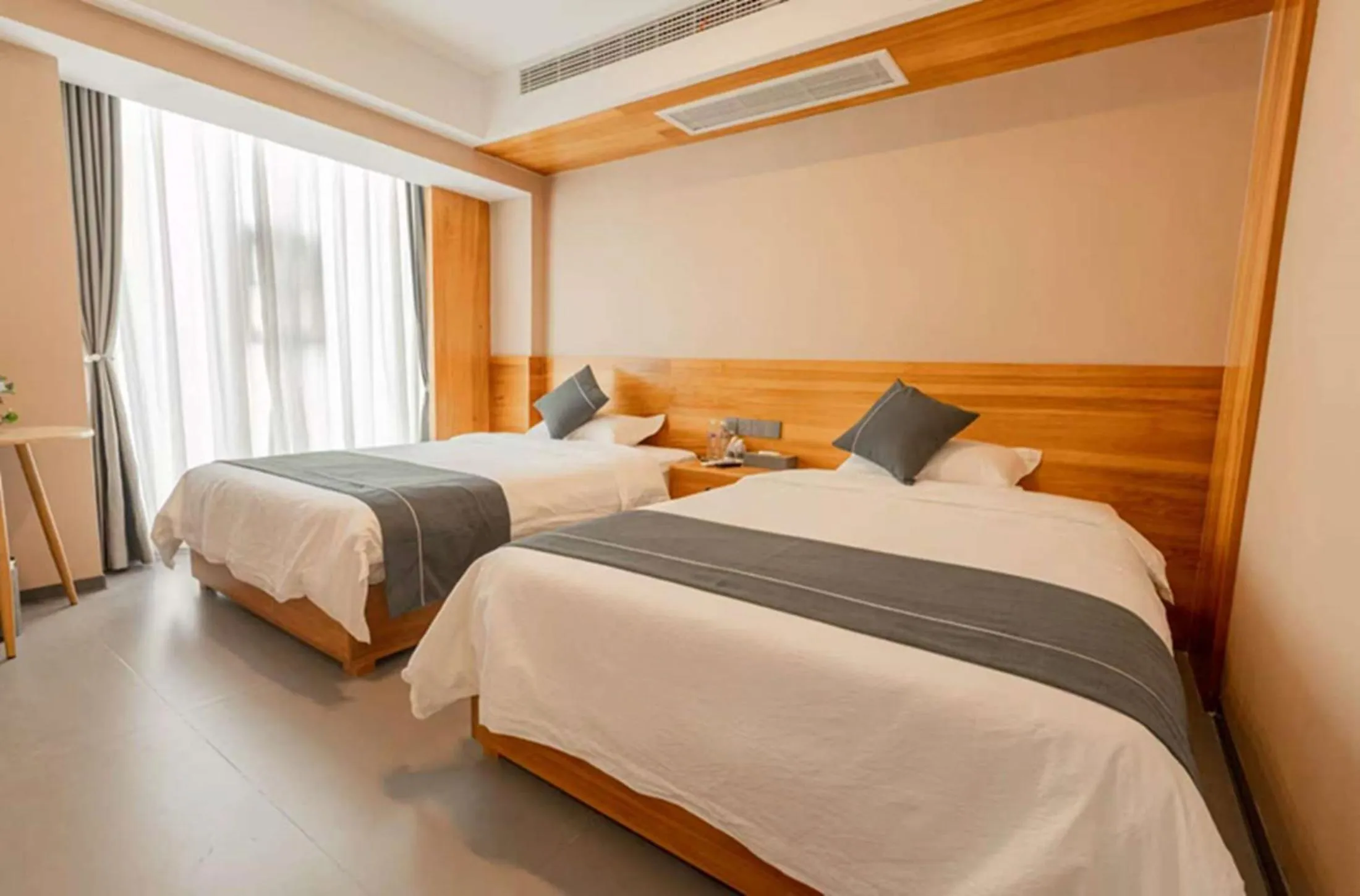 Photo of the whole room, Bed in Edinburgh Hostel