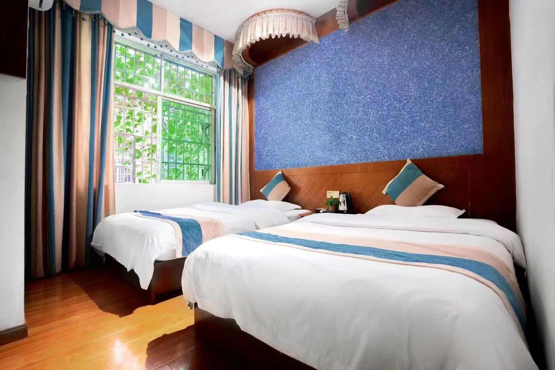 Bed in Edinburgh Hostel