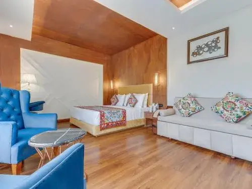 Suite with Balcony - single occupancy in Hotel Central Park Suite with Balcony - single occupancy in Hotel Central Park