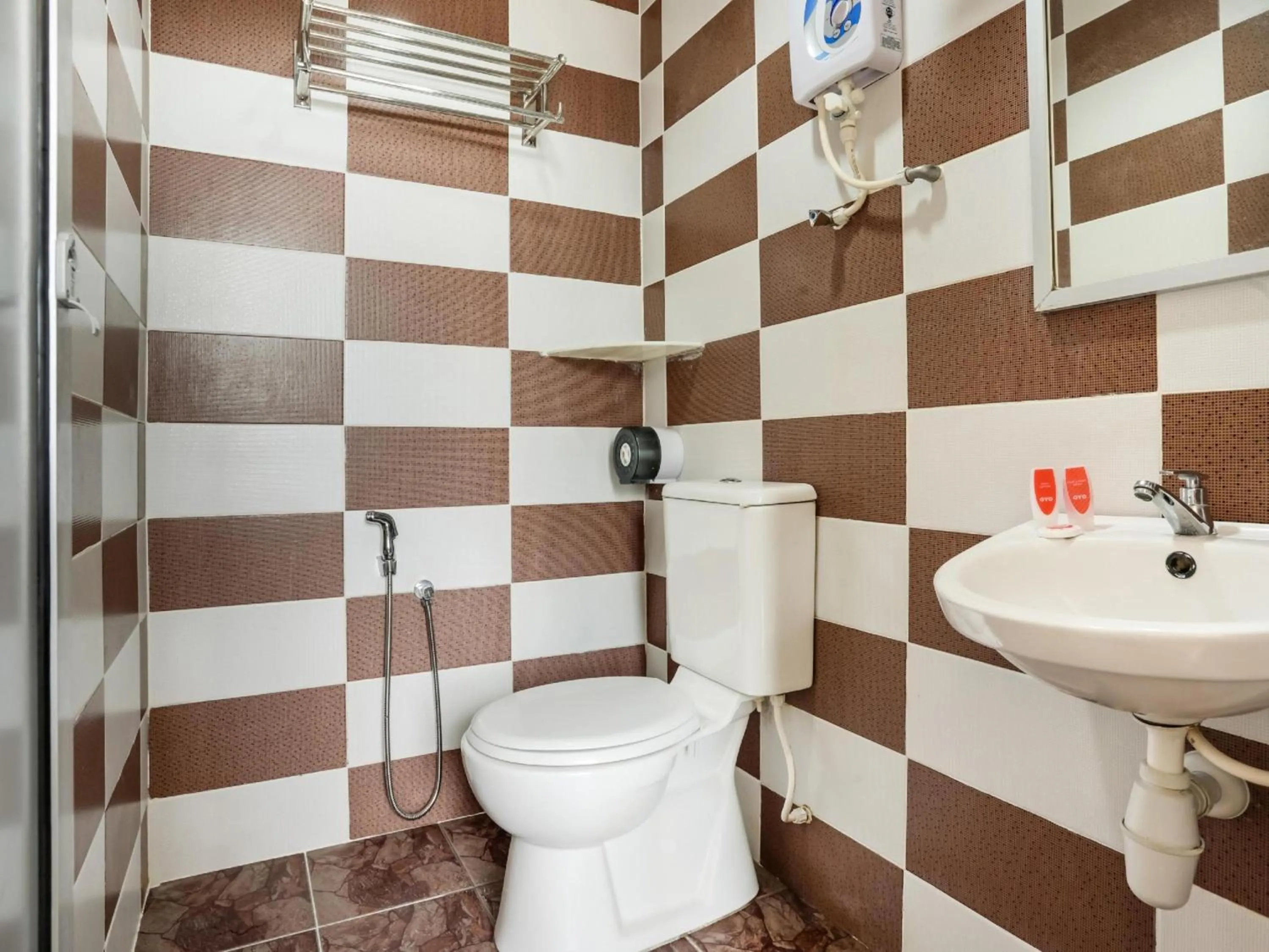 Bathroom in OYO 89583 Grove Hotel