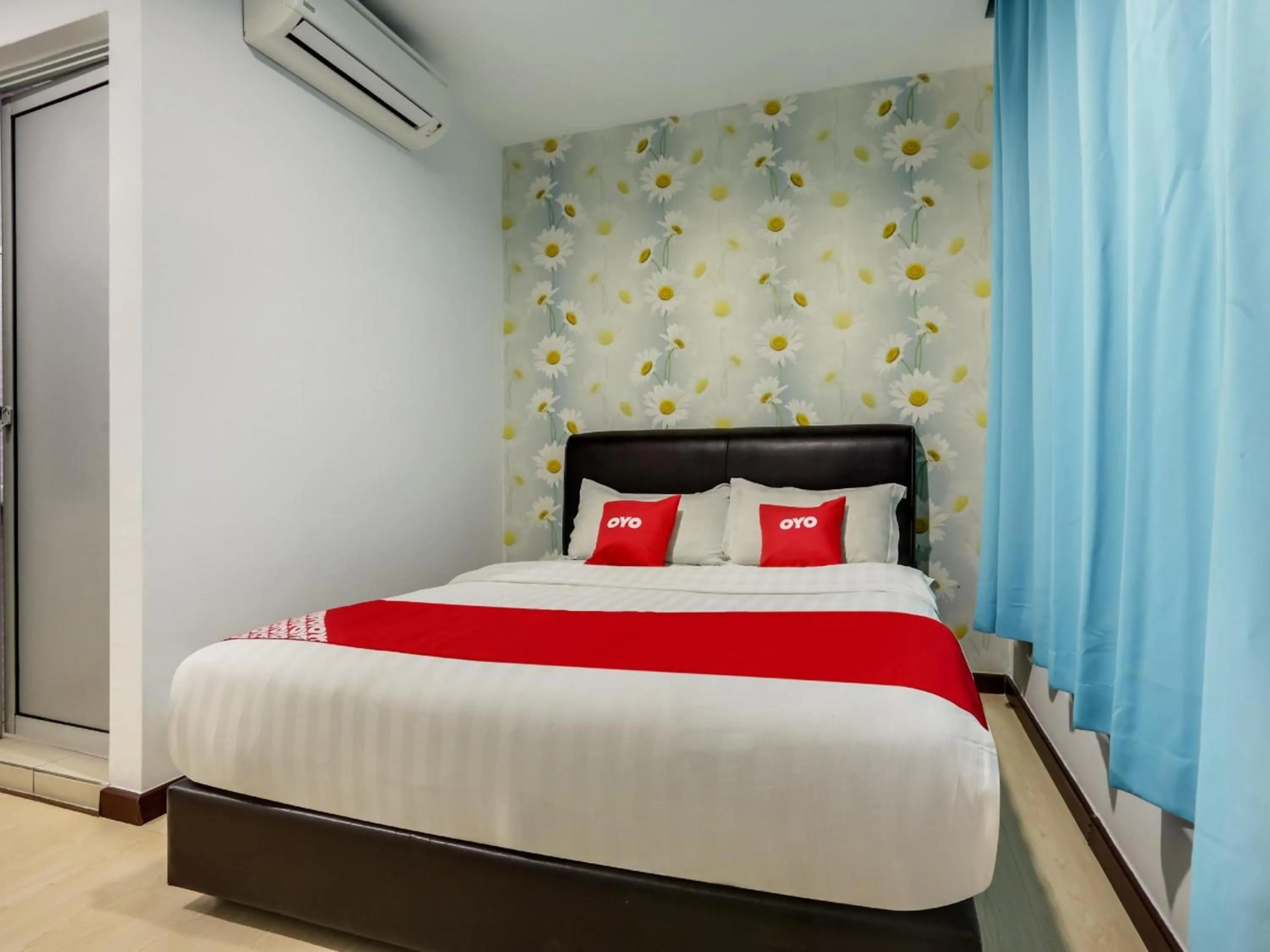 Photo of the whole room, Bed in OYO 89583 Grove Hotel