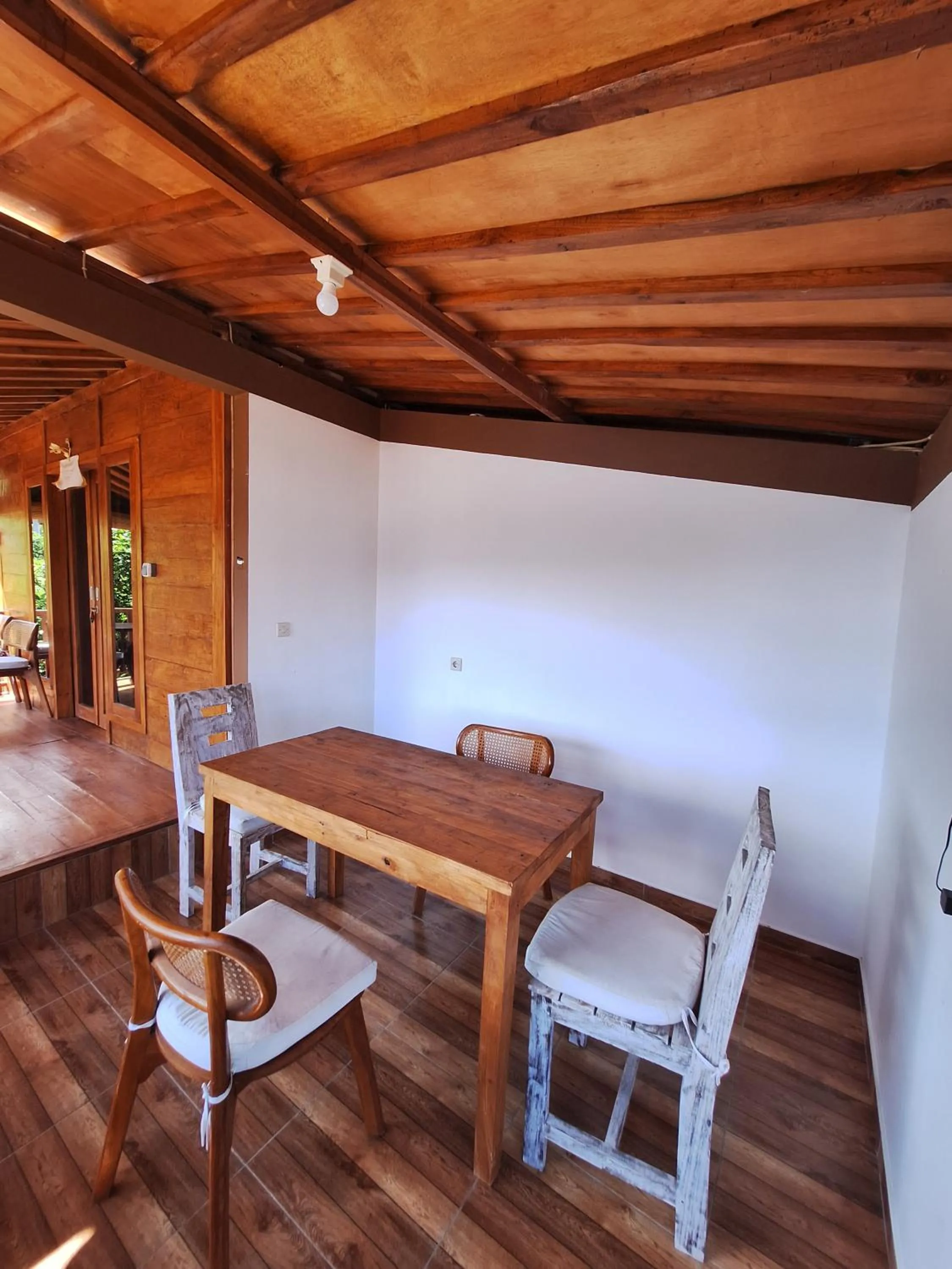 Dining area in Rumah Wayans Lipah