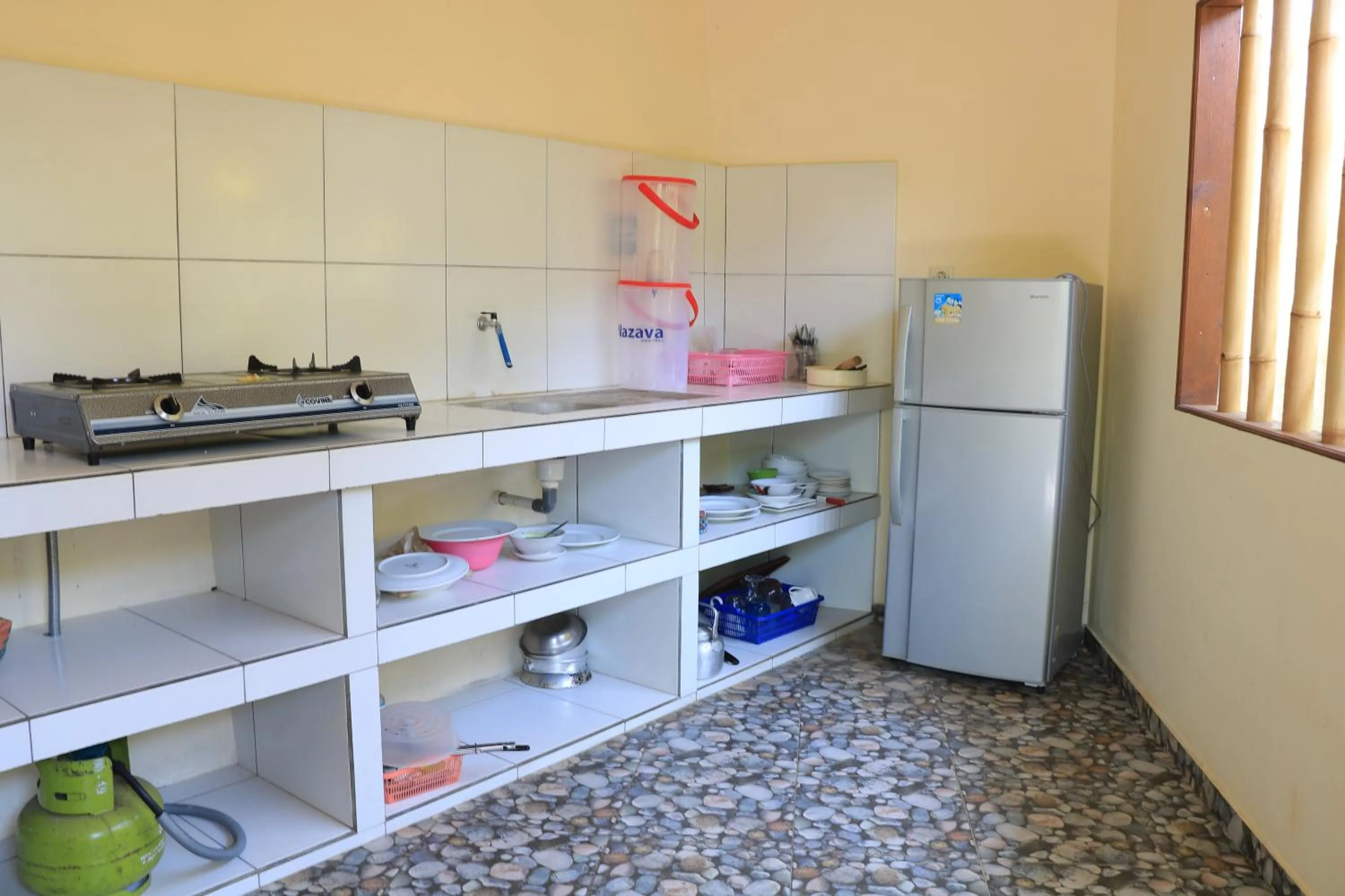 Kitchen or kitchenette in Rumah Wayans Lipah