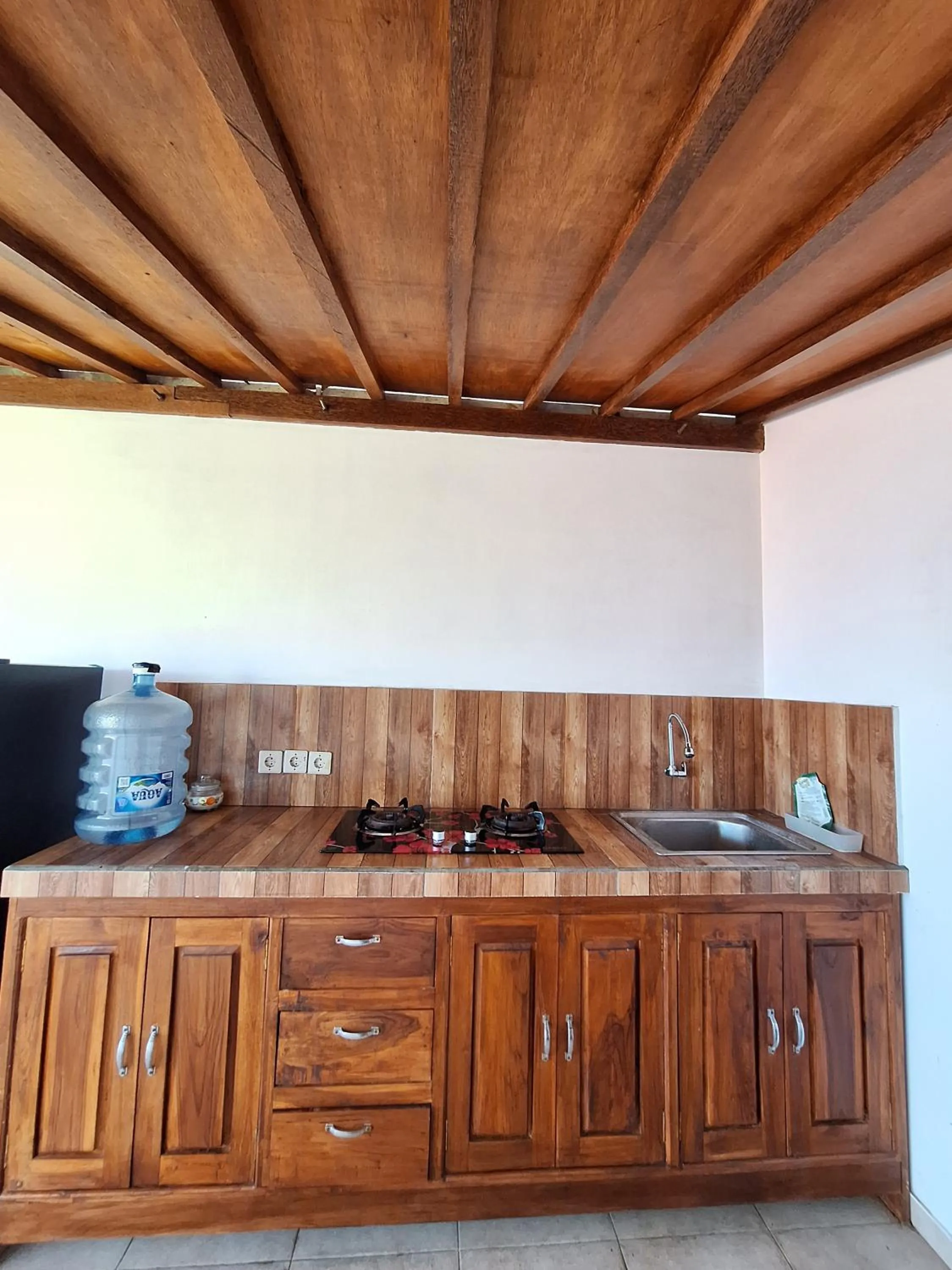 Kitchen or kitchenette in Rumah Wayans Lipah