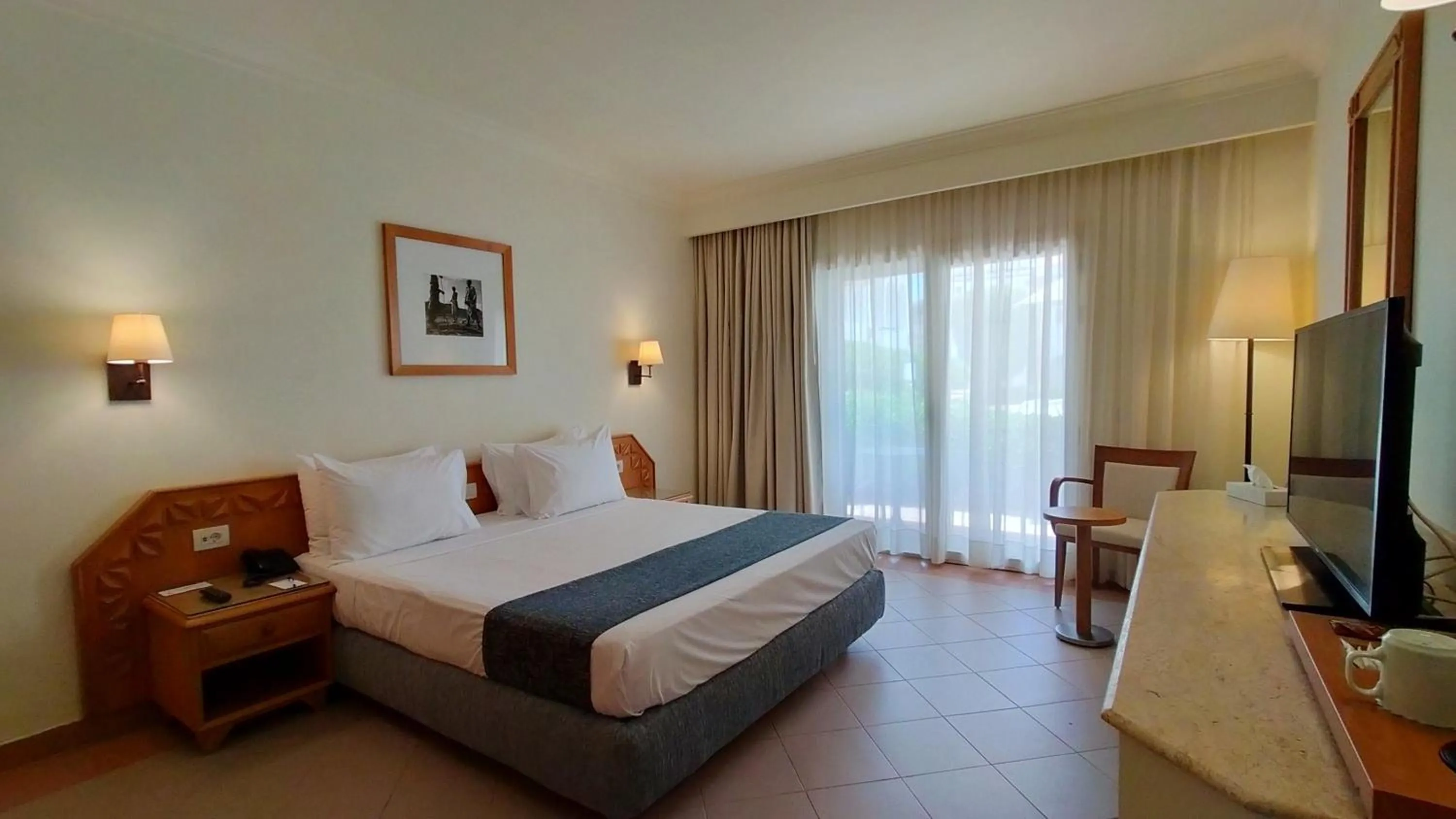 Bed in Camel Dive Club & Boutique Hotel