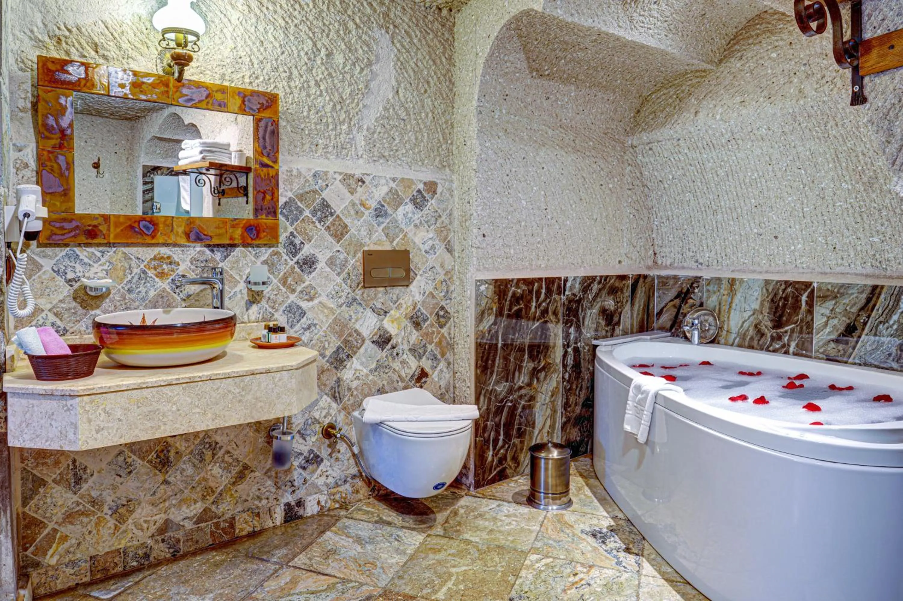 Bathroom in Aren Cave Hotel And Art Gallery