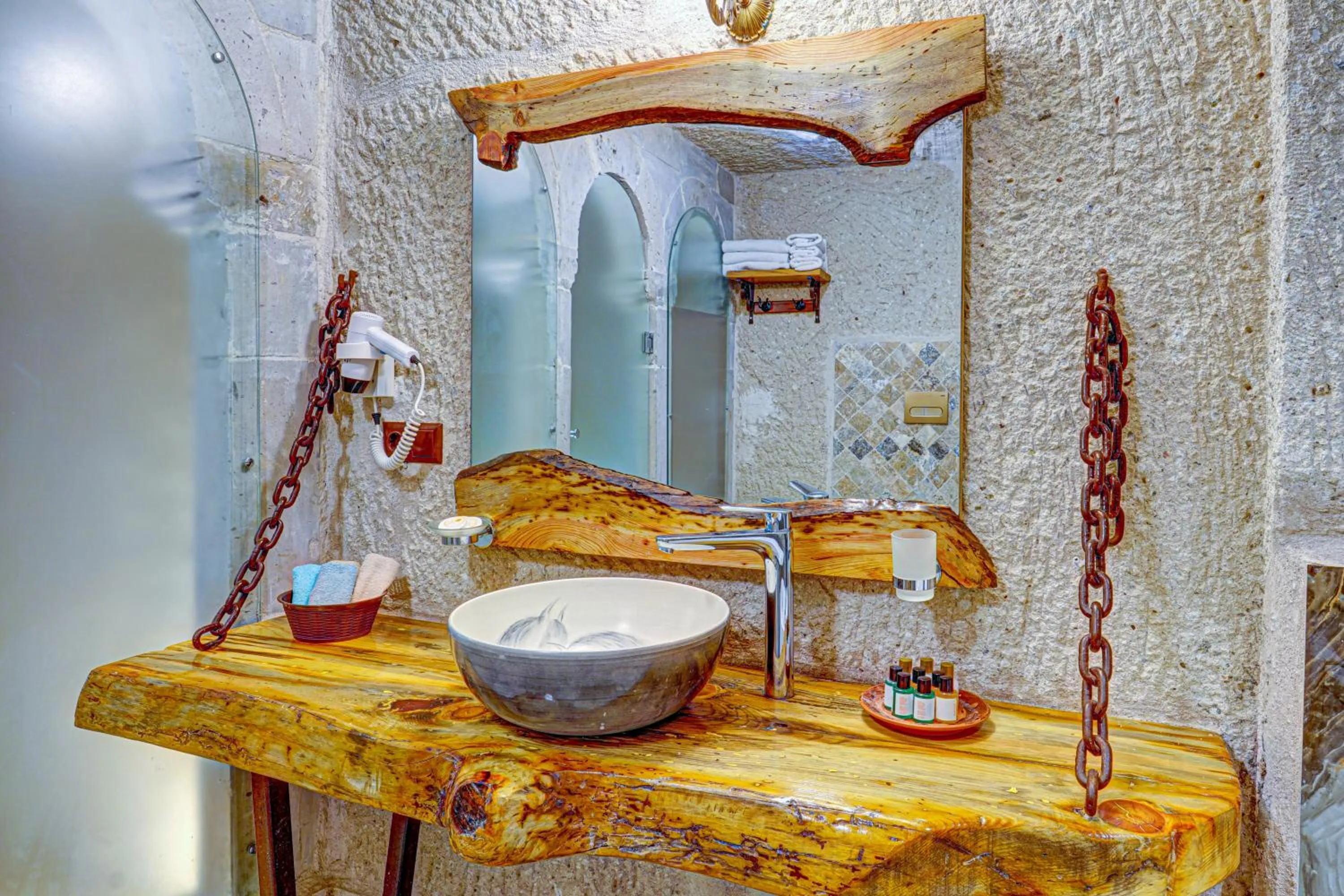Bathroom in Aren Cave Hotel And Art Gallery