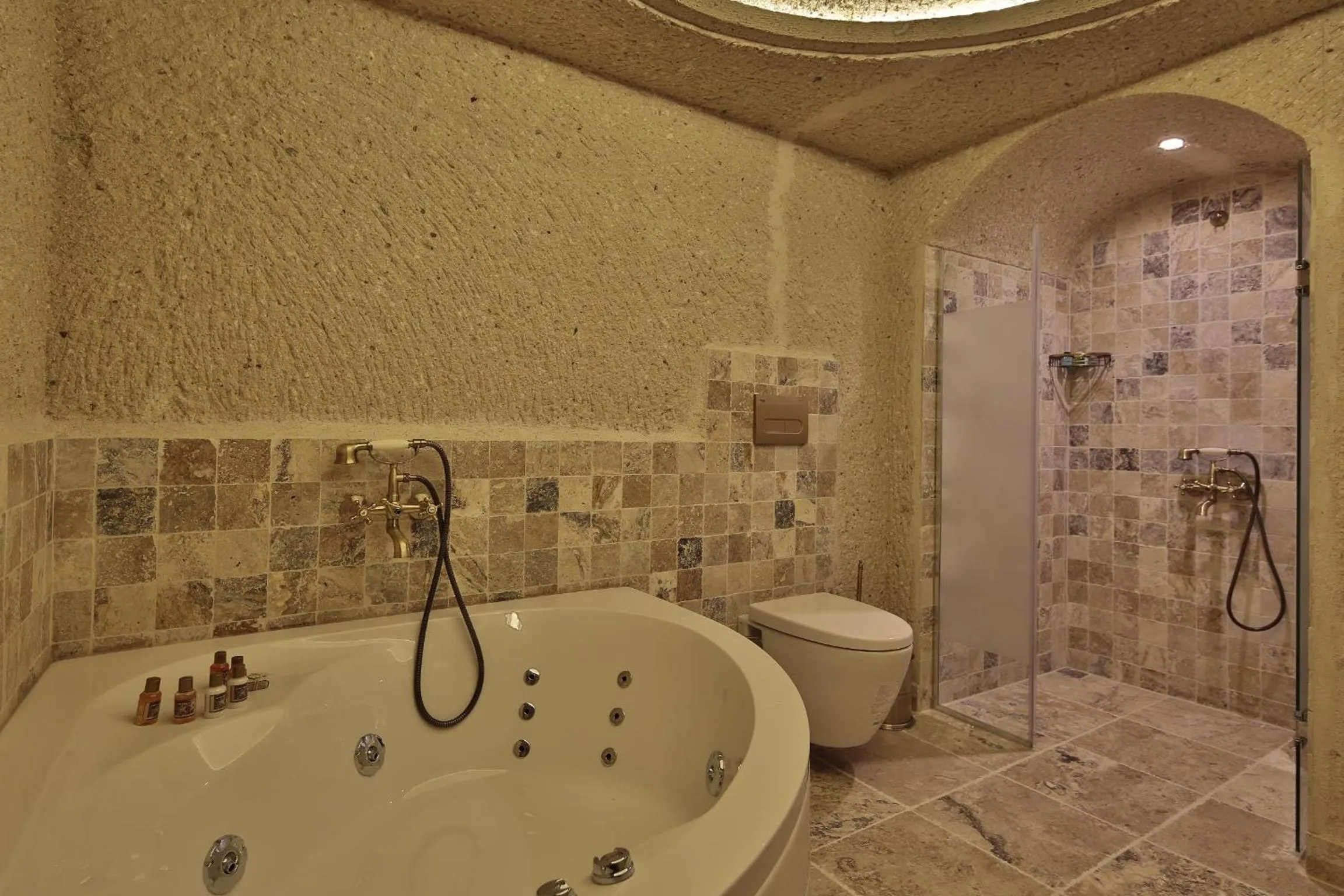 Bathroom in Aren Cave Hotel And Art Gallery