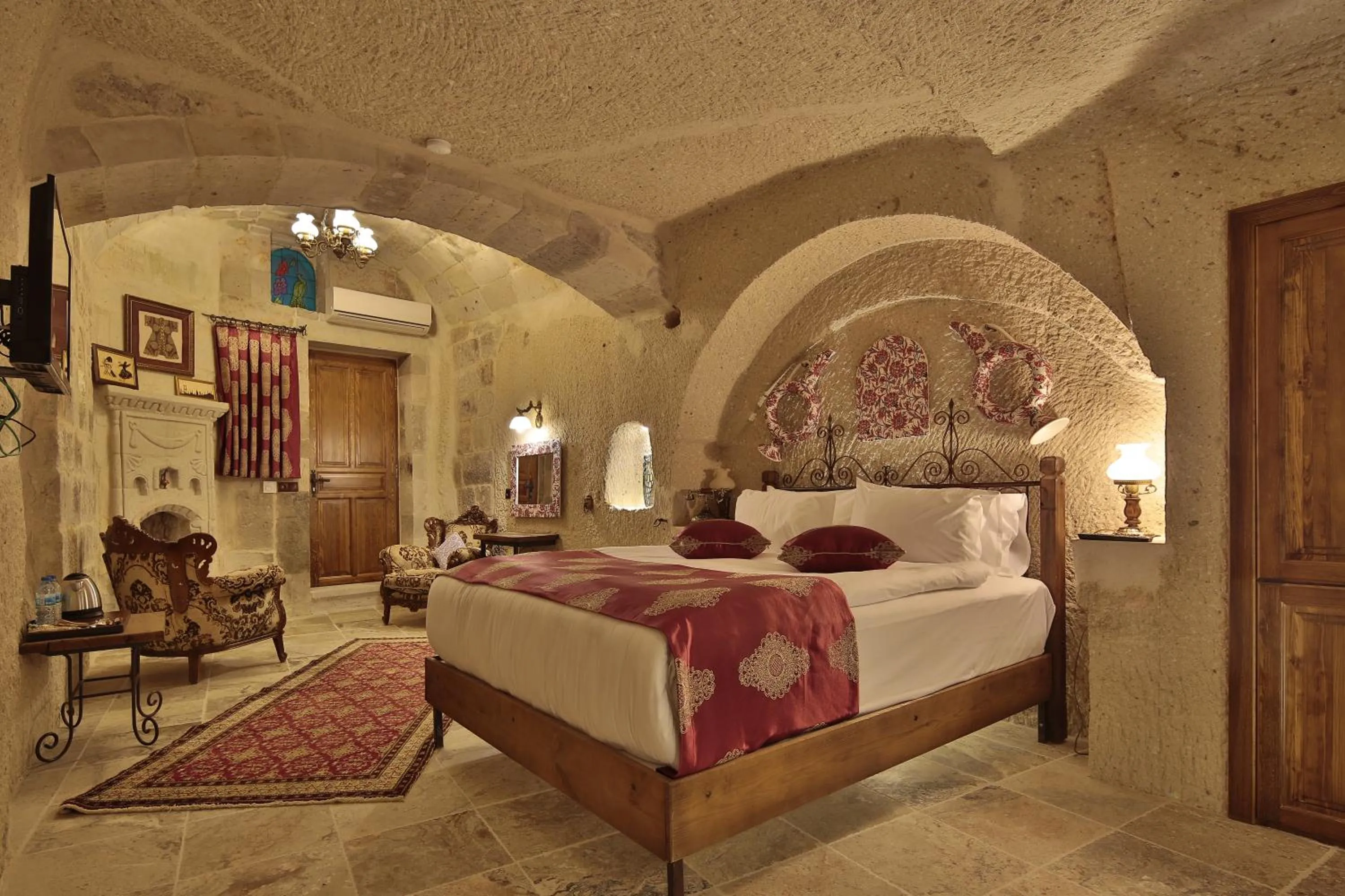 Bed in Aren Cave Hotel And Art Gallery