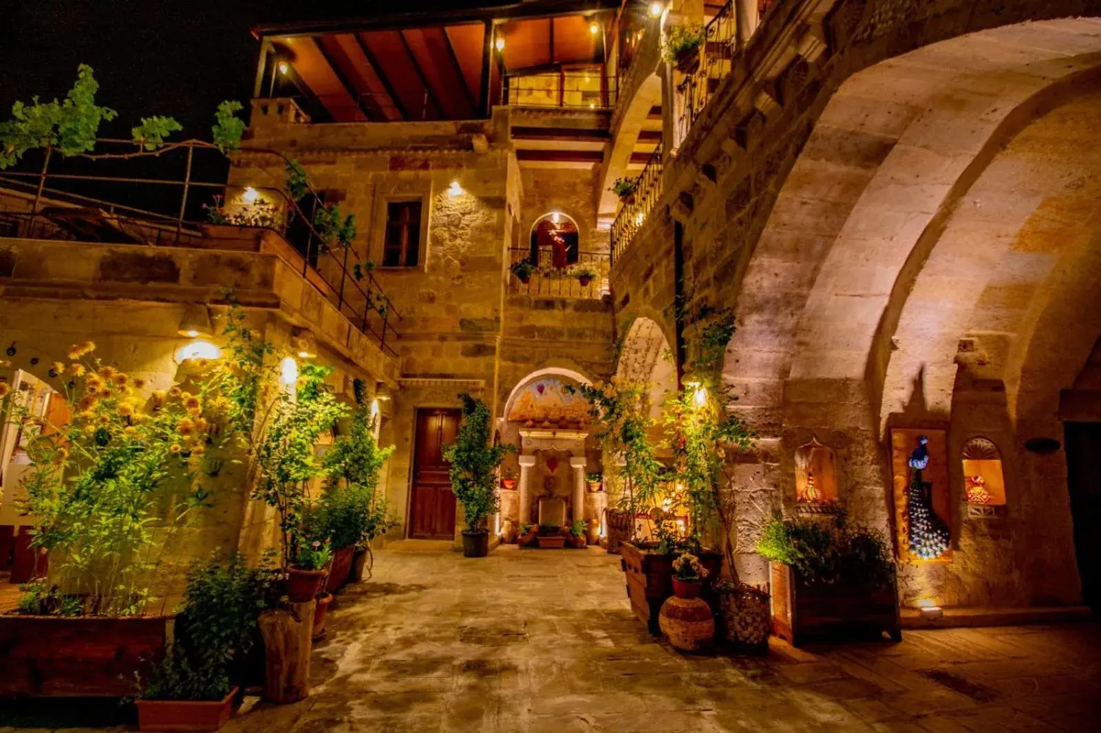 Inner courtyard view in Aren Cave Hotel And Art Gallery Inner courtyard view in Aren Cave Hotel And Art Gallery