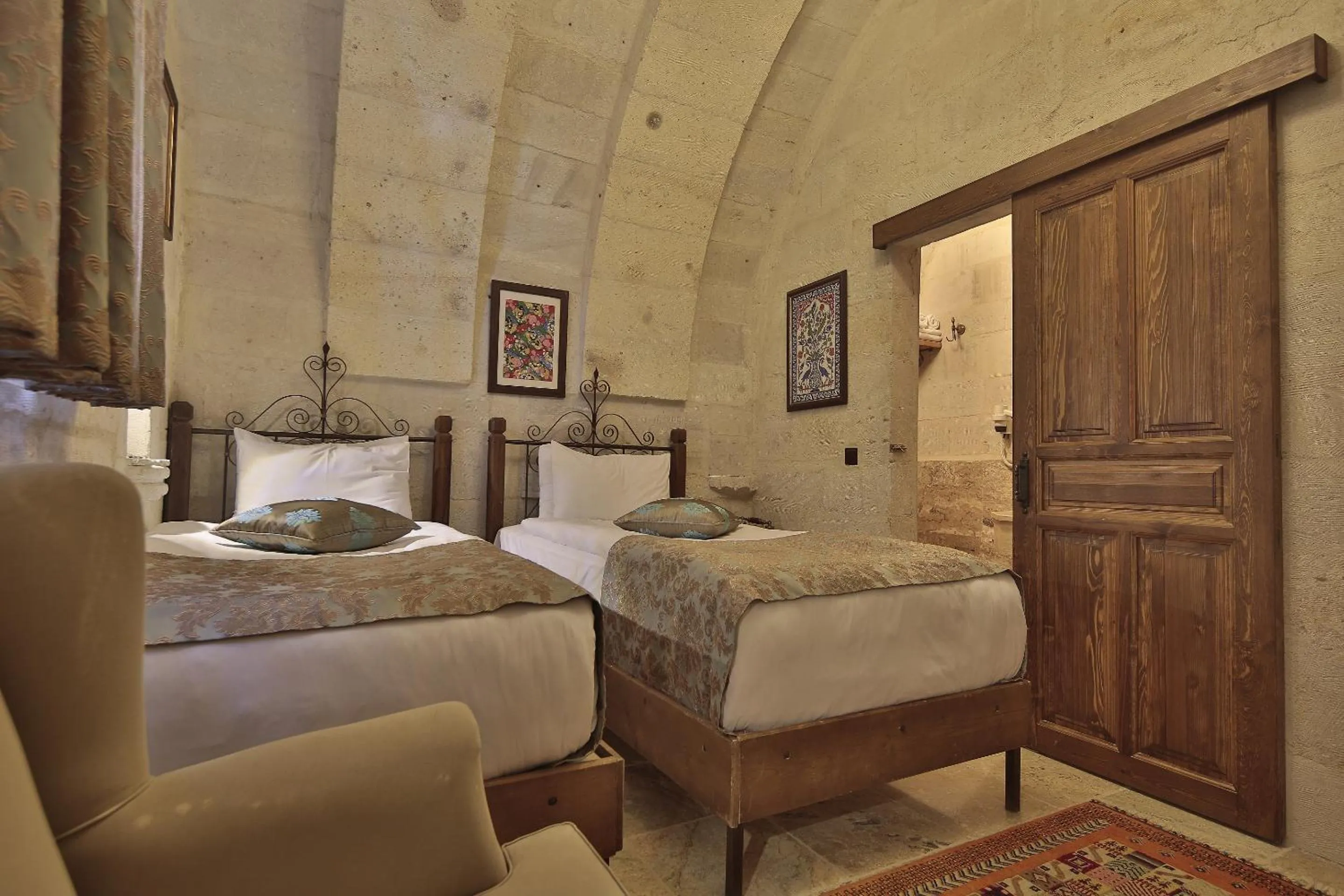 Bed in Aren Cave Hotel And Art Gallery