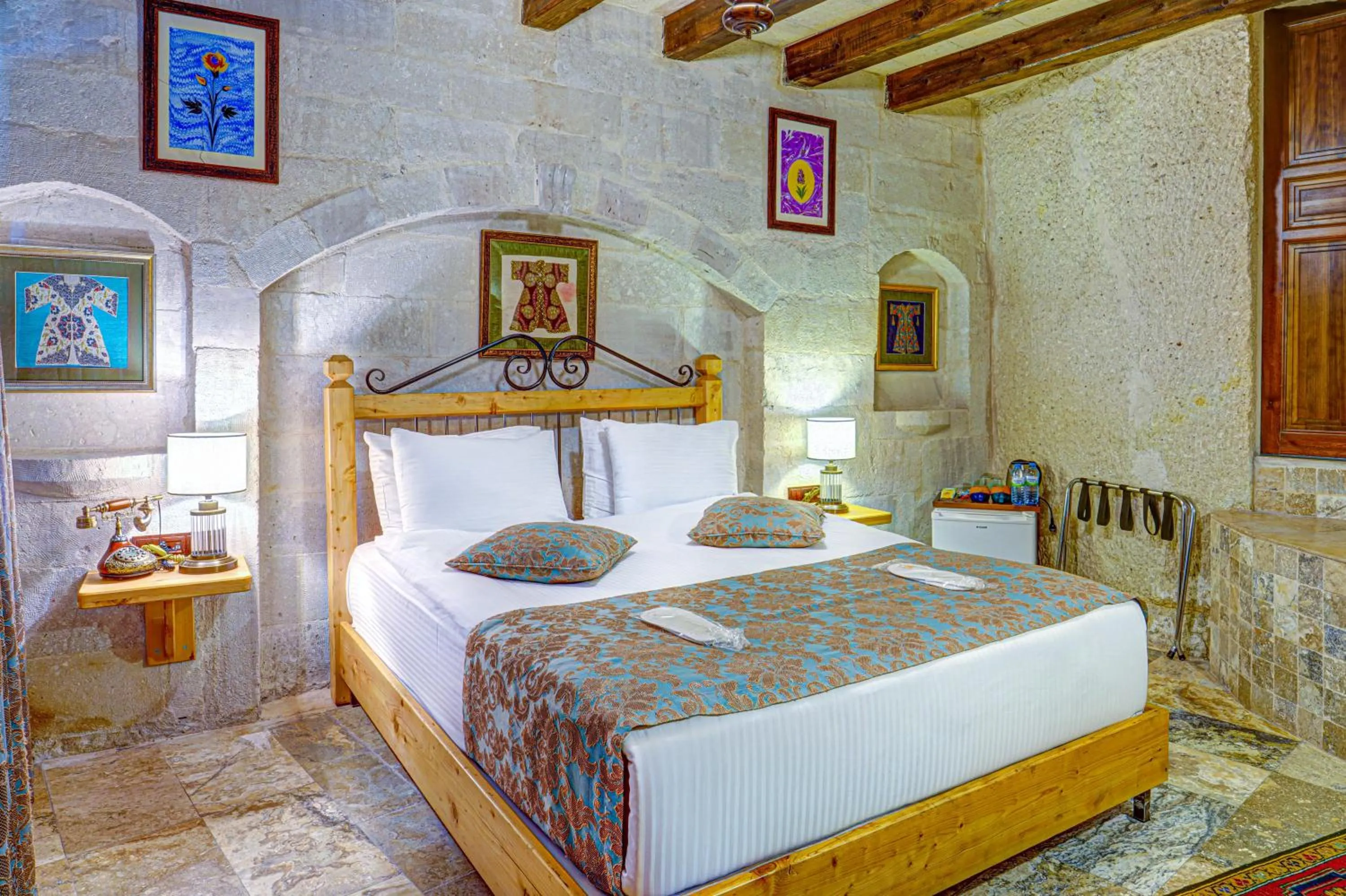 Bed in Aren Cave Hotel And Art Gallery