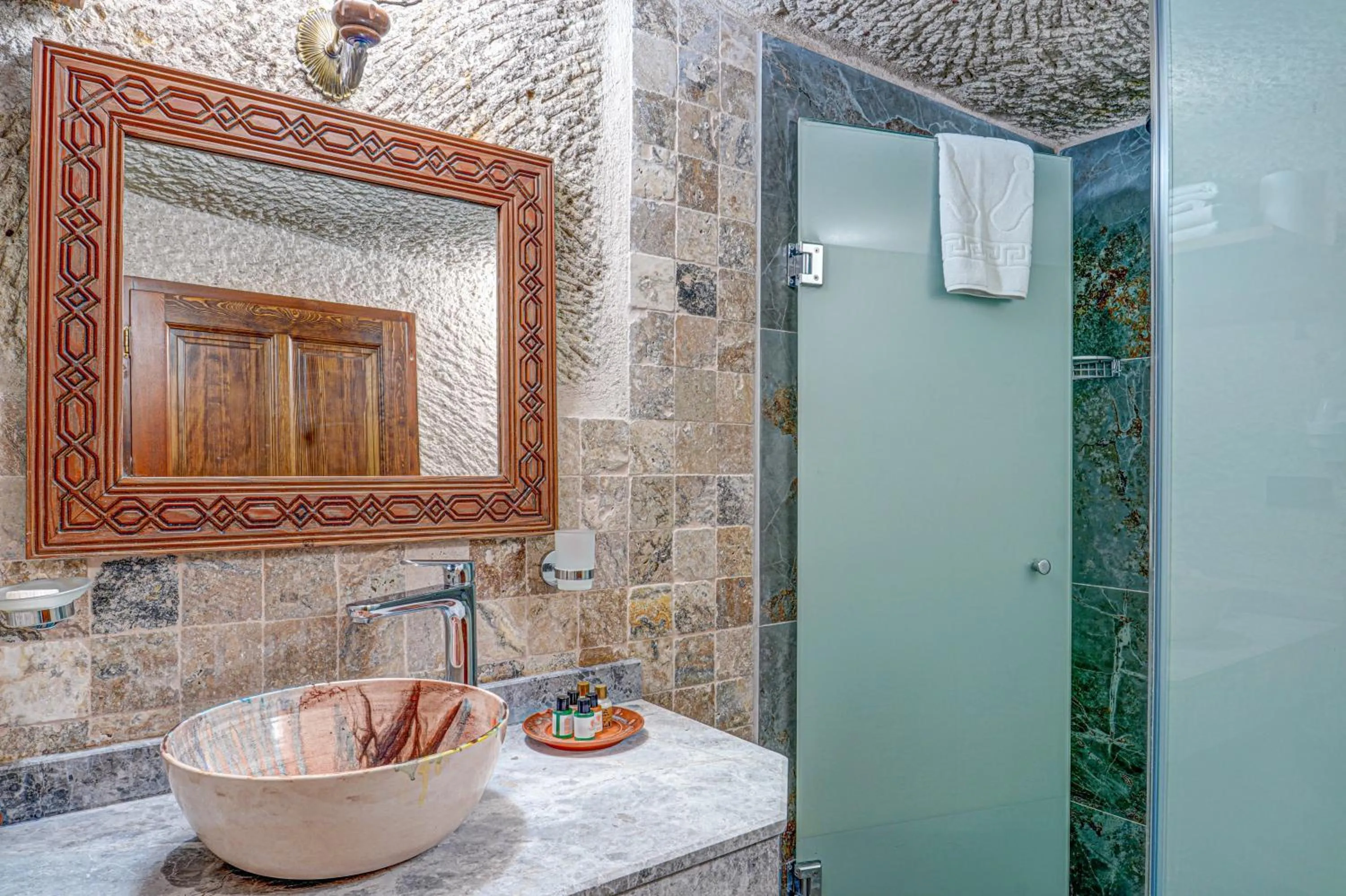 Bathroom in Aren Cave Hotel And Art Gallery