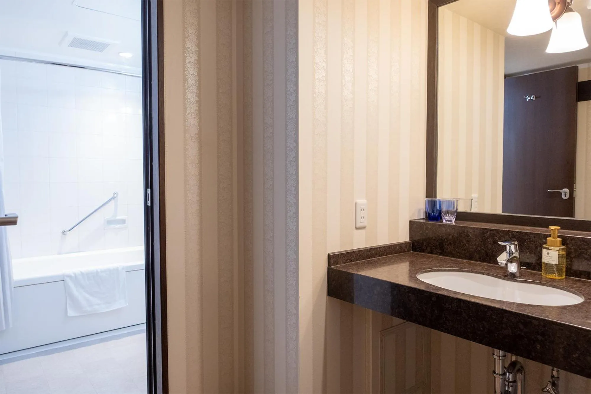 Bathroom in Kobe Tor Road Hotel Sanraku