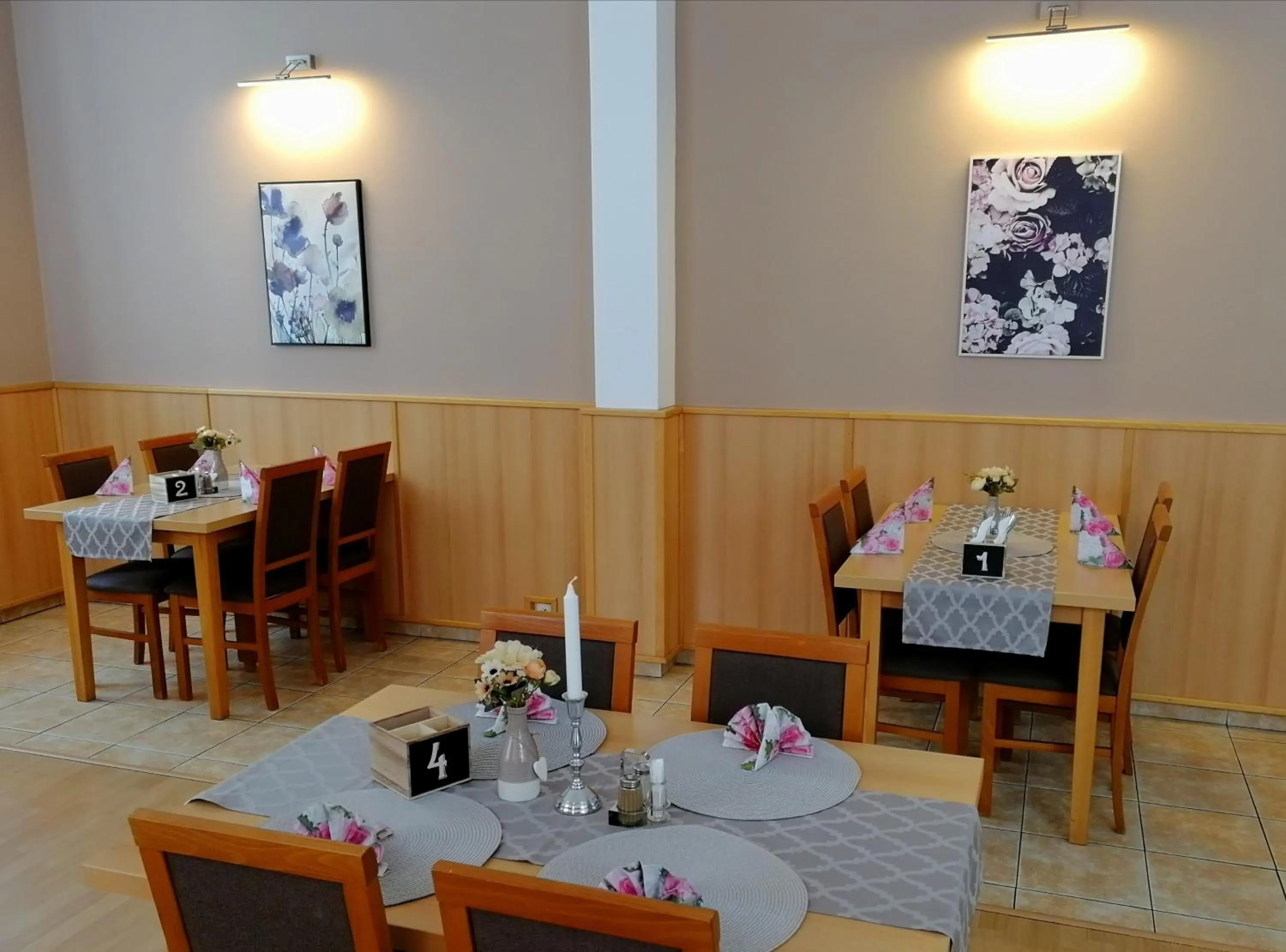 Restaurant/places to eat in Vzdělávací Středisko a Hotel