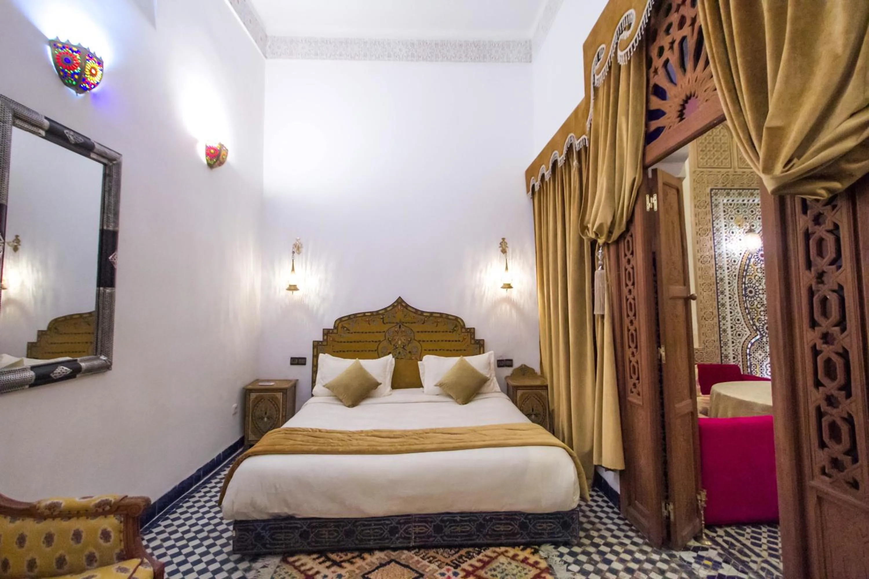Bed in Riad Dar Bab Guissa