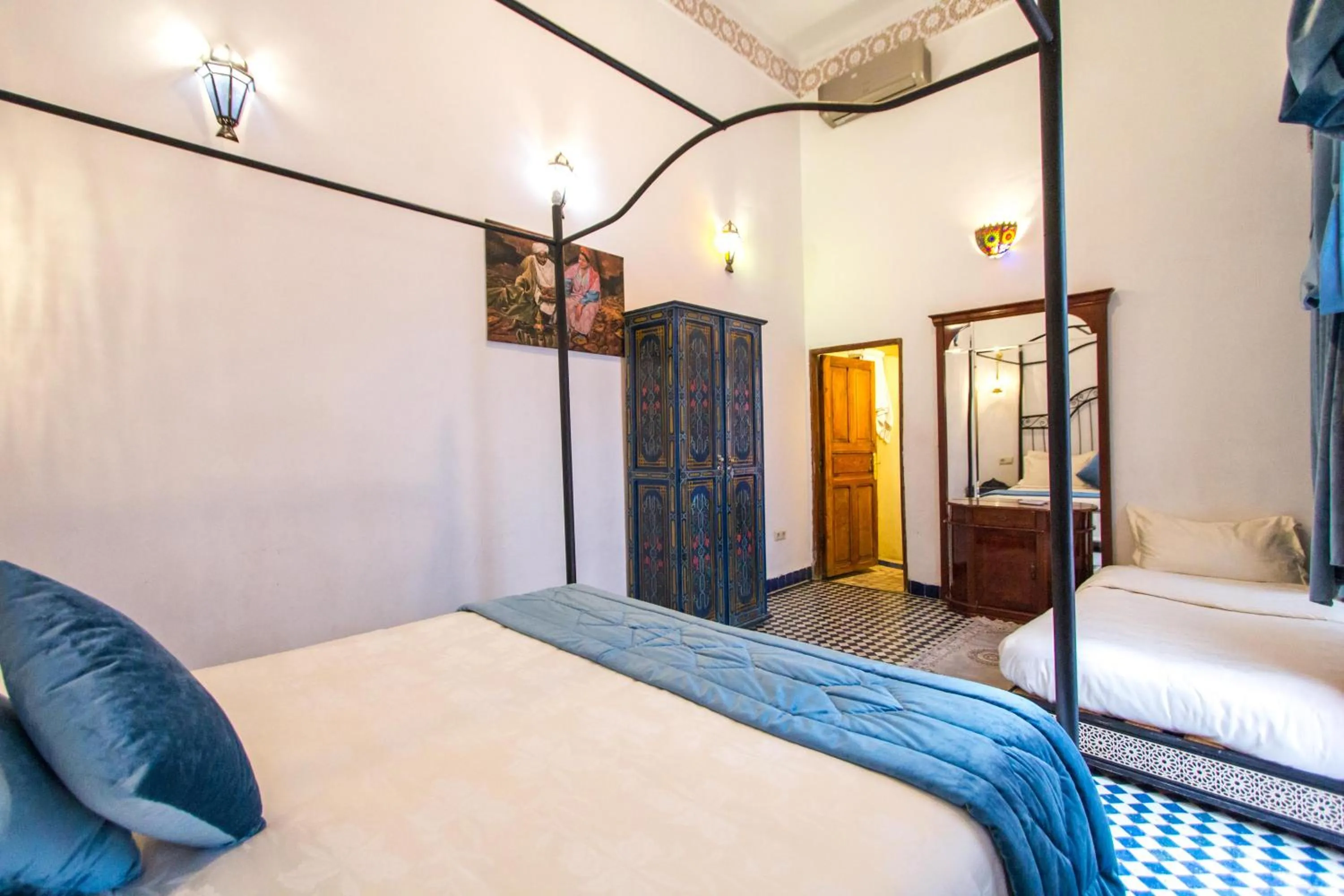 Bed in Riad Dar Bab Guissa