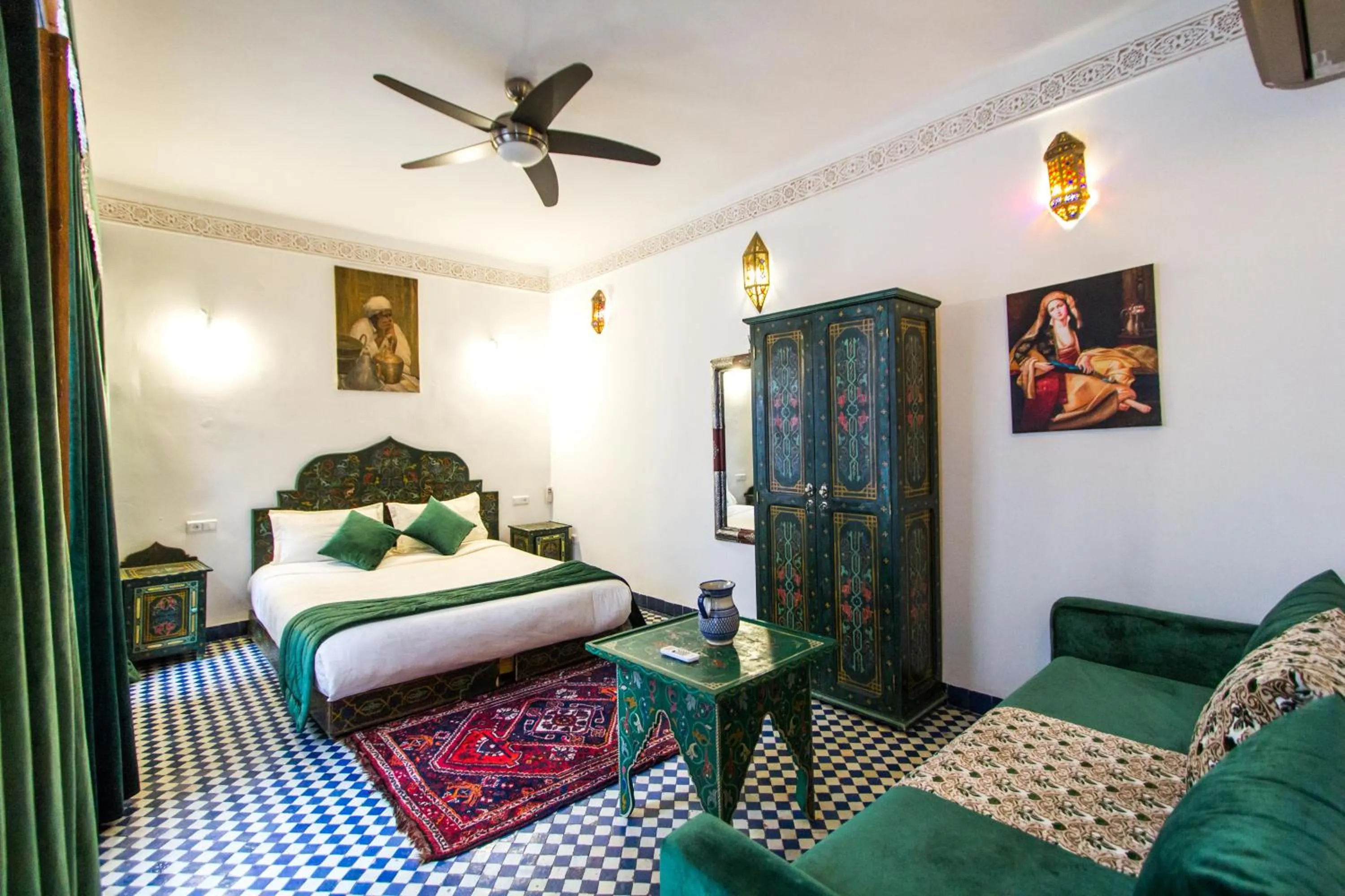 Bed in Riad Dar Bab Guissa