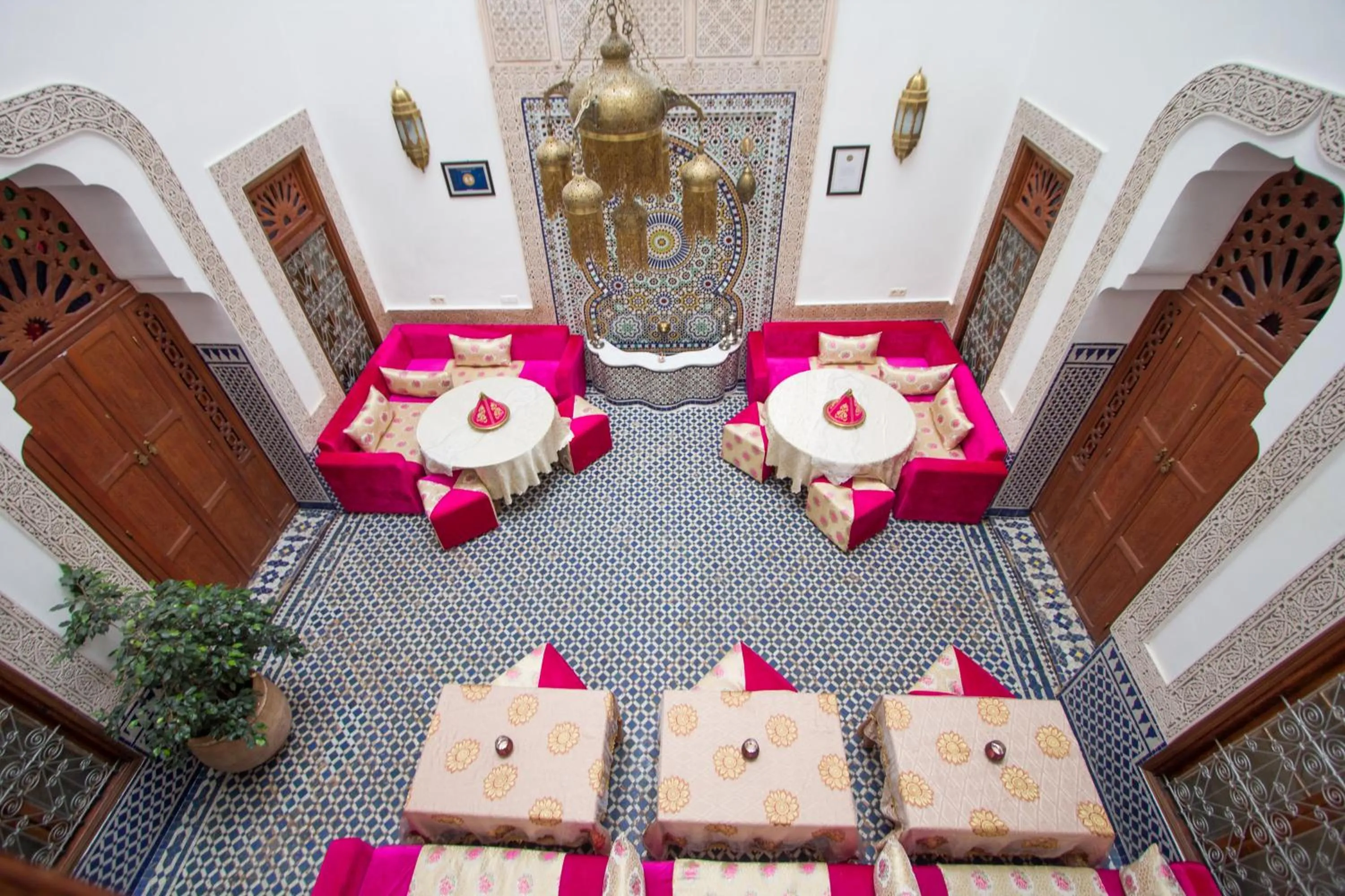 Patio, Bed in Riad Dar Bab Guissa