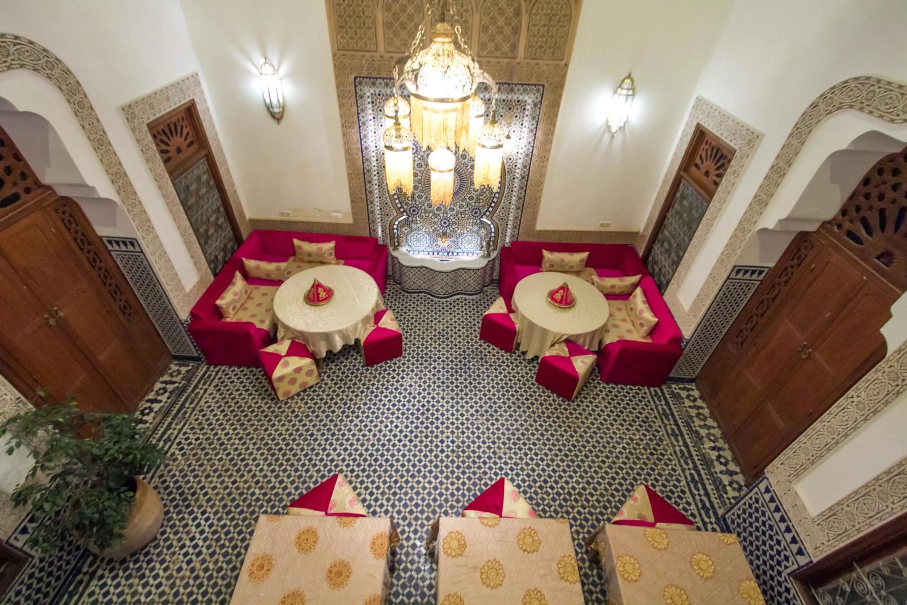 Patio, Bed in Riad Dar Bab Guissa