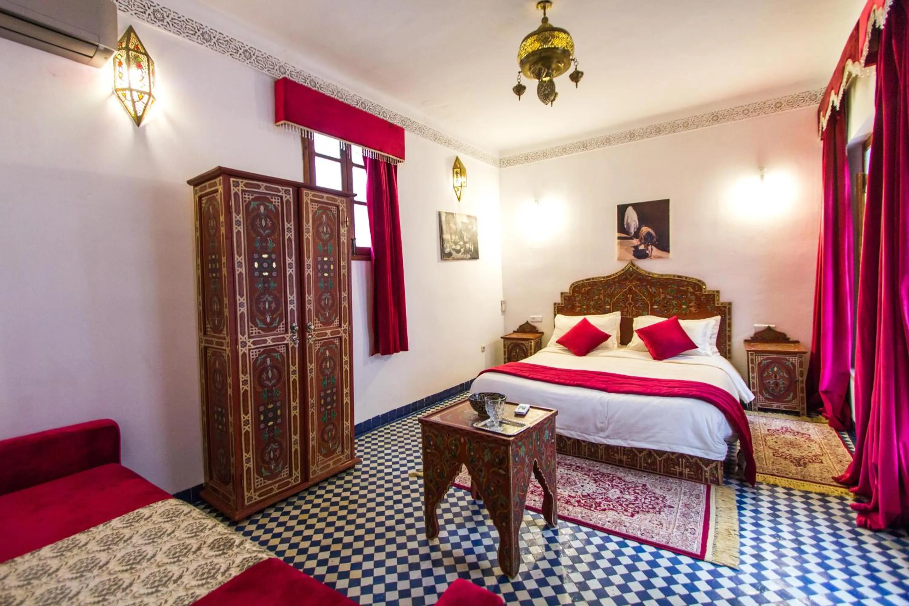 Bed in Riad Dar Bab Guissa