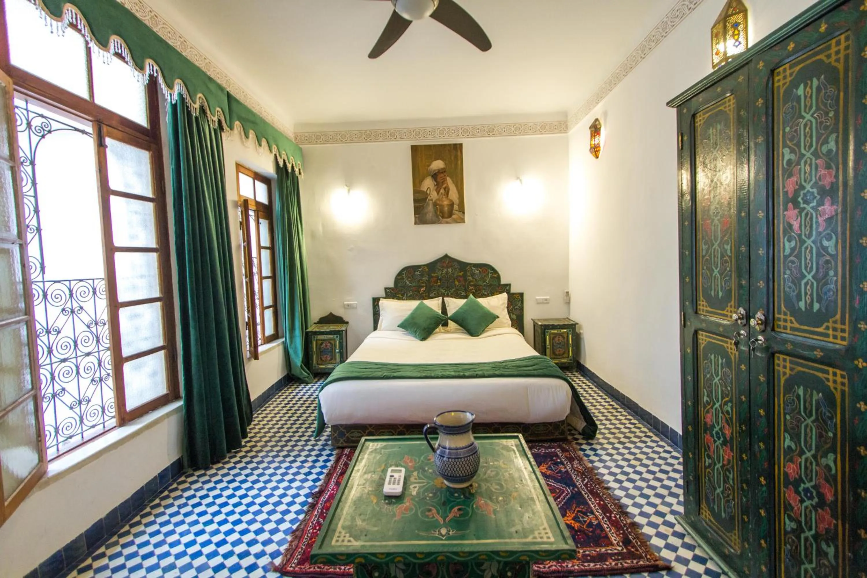 Living room, Bed in Riad Dar Bab Guissa