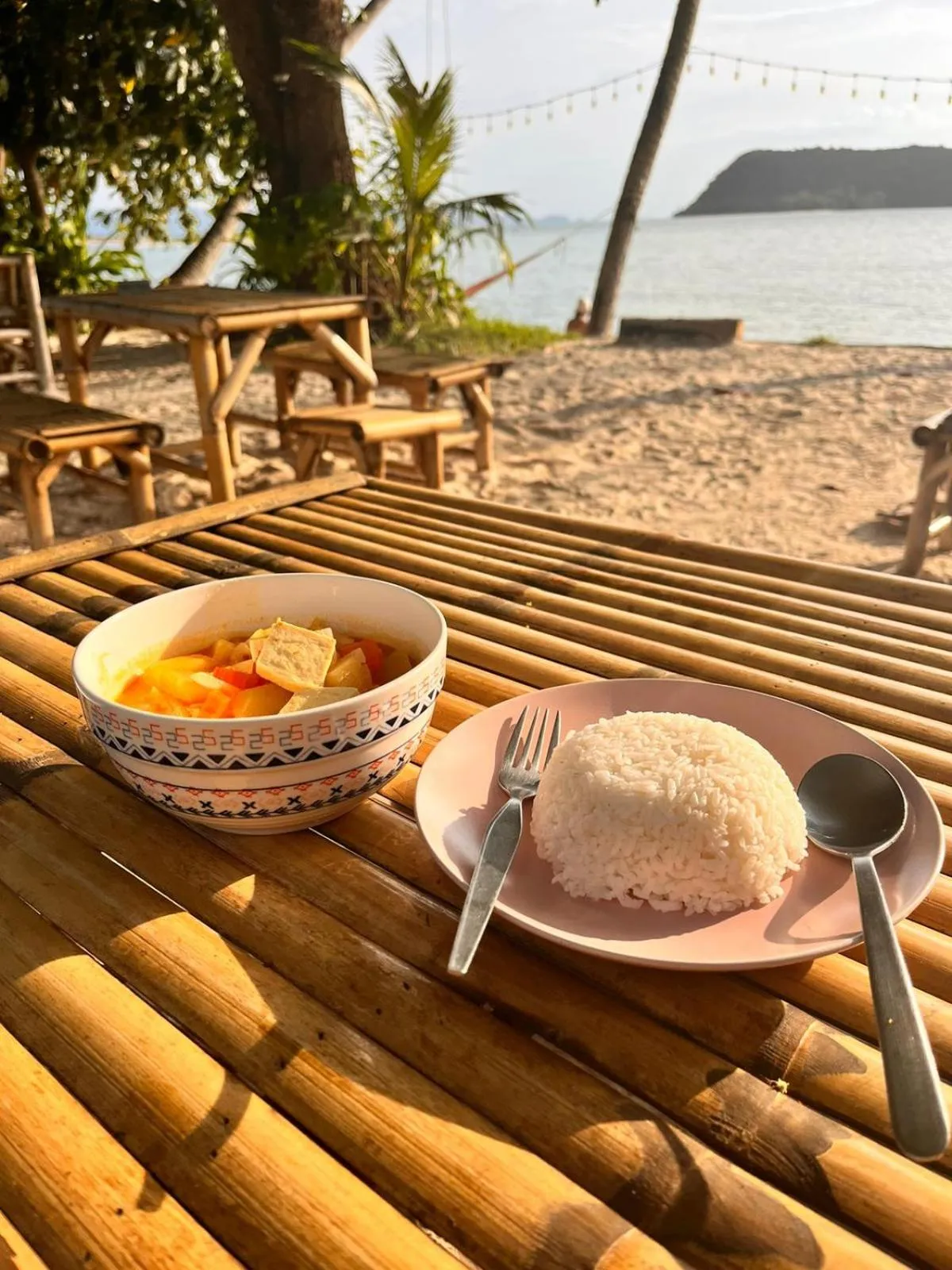 Restaurant/places to eat in Colorful Hut