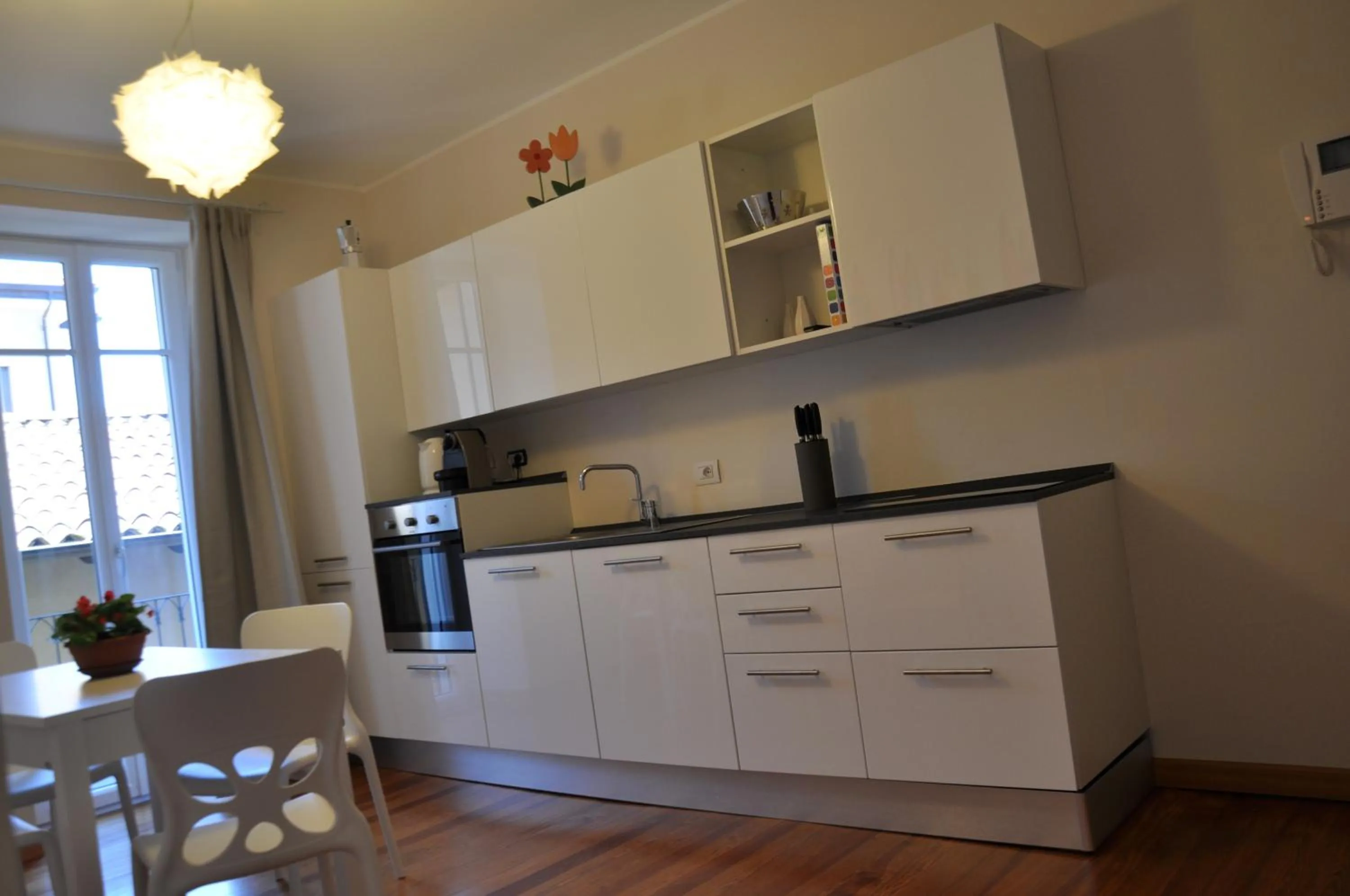 Kitchen or kitchenette in Casa Lari Stresa