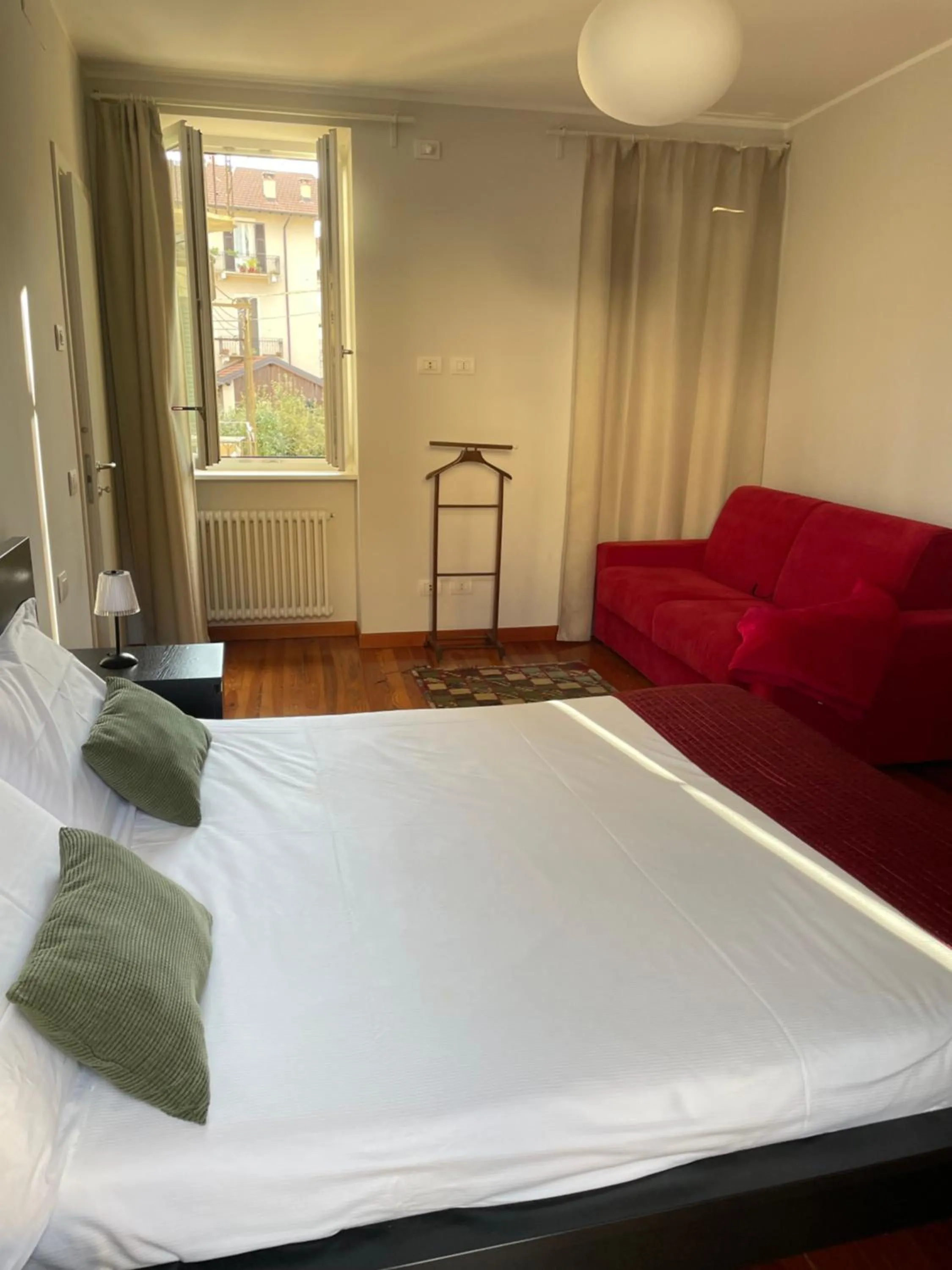 Bed in Casa Lari Stresa